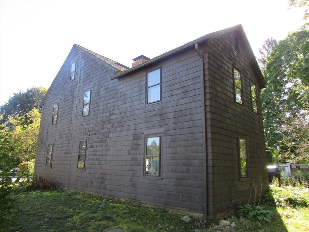 Attleboro, Massachusetts, 02703, United States, 5 Bedrooms Bedrooms, ,2 BathroomsBathrooms,Residential,For Sale,1983996