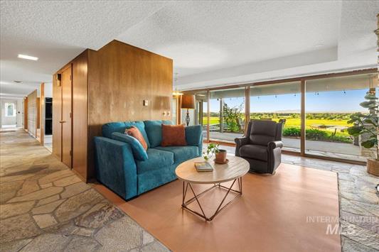 Caldwell, Idaho, 83605, United States, 2 Bedrooms Bedrooms, ,3 BathroomsBathrooms,Residential,For Sale,1979980