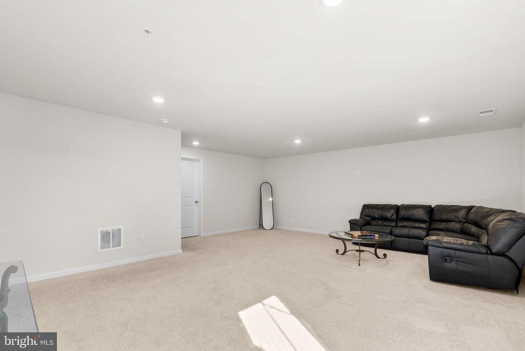 Frederick, Maryland, 21701, United States, 5 Bedrooms Bedrooms, ,4 BathroomsBathrooms,Residential,For Sale,1987107