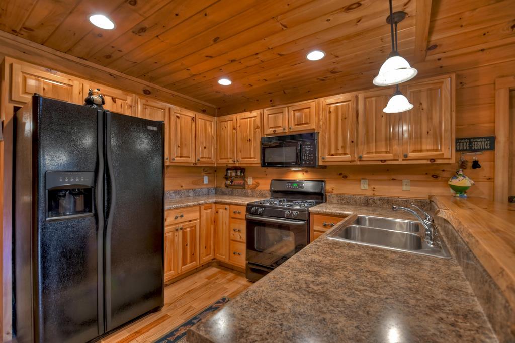 Blue Ridge, Georgia, 30513, United States, 3 Bedrooms Bedrooms, ,3 BathroomsBathrooms,Residential,For Sale,1995238