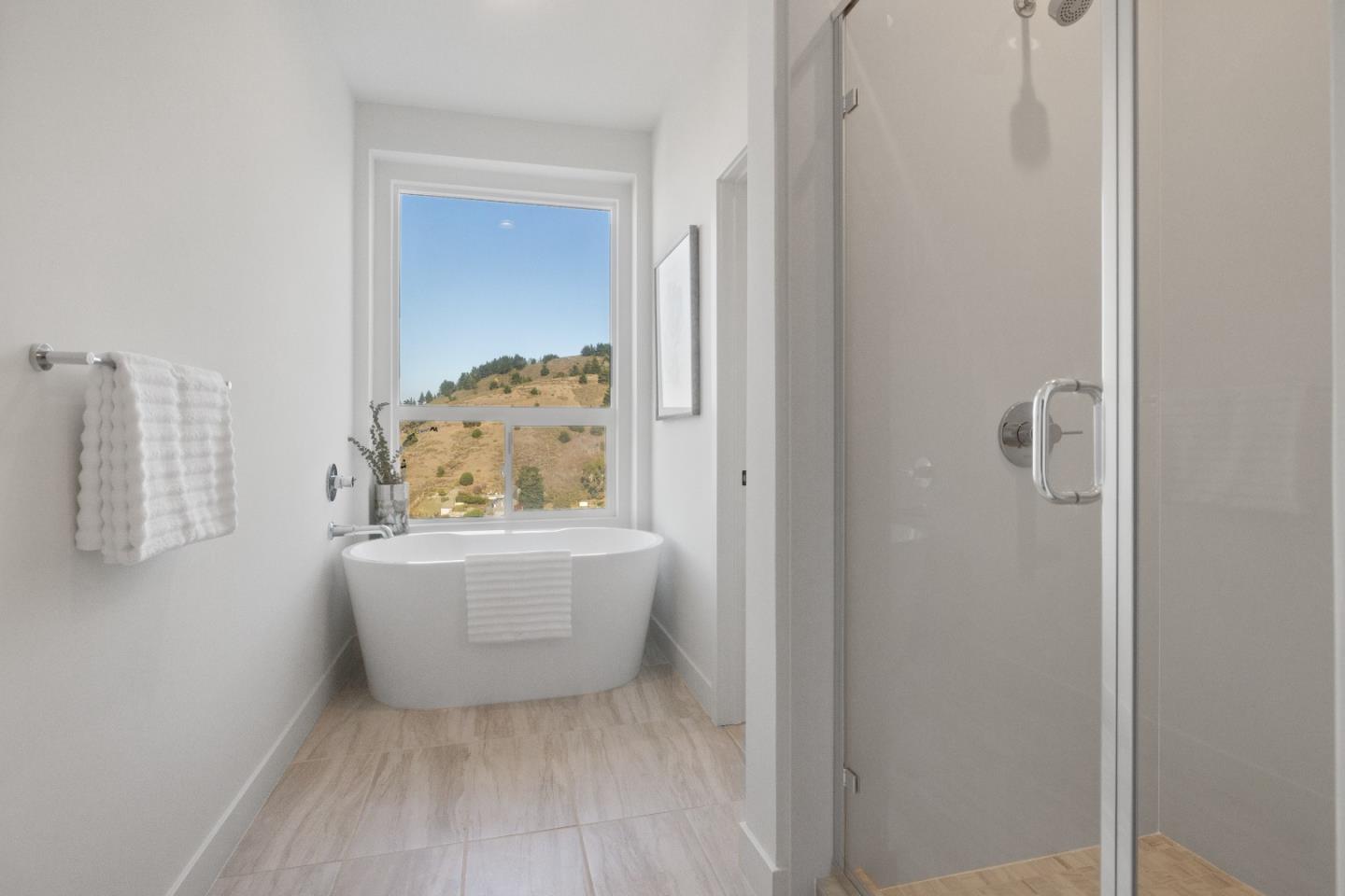 Pacifica, California, 94044, United States, 4 Bedrooms Bedrooms, ,4 BathroomsBathrooms,Residential,For Sale,2003276