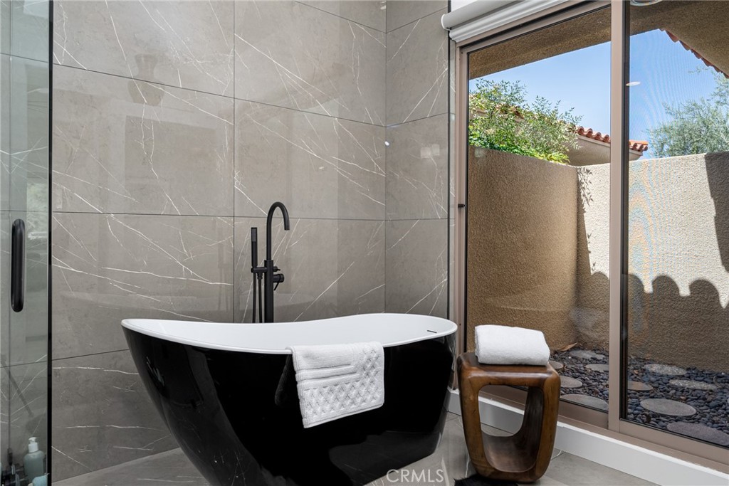 Rancho Mirage, California, 92270, United States, 3 Bedrooms Bedrooms, ,4 BathroomsBathrooms,Residential,For Sale,2002255