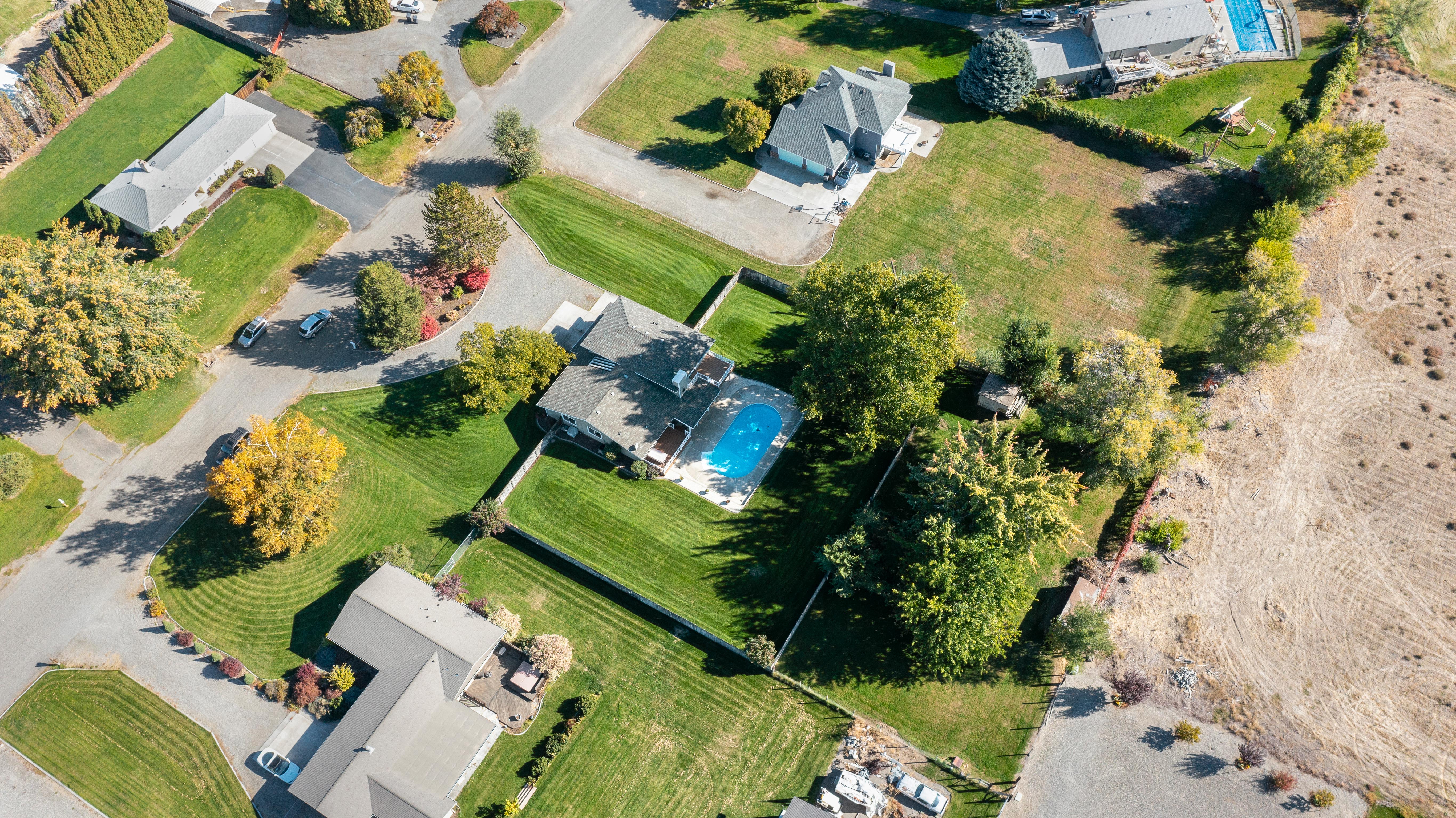  Property with a POOL and room for a shop - 物件實景