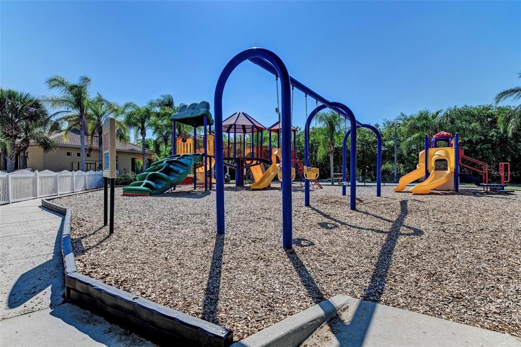 Bradenton, Florida, 34212, United States, 2 Bedrooms Bedrooms, ,2 BathroomsBathrooms,Residential,For Sale,1891618