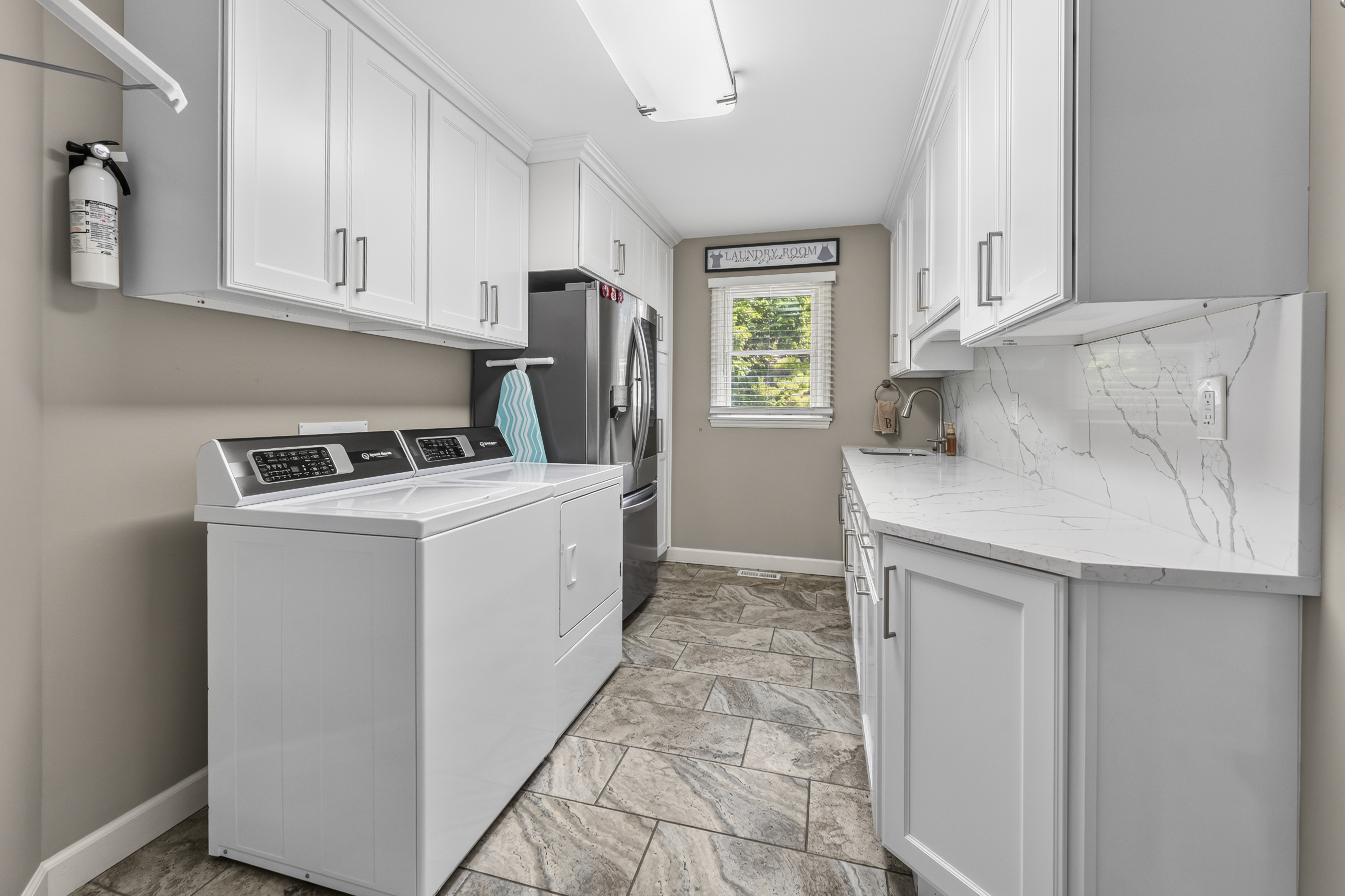  Exquisitely Renovated Home in the heart of Town & Country - 物件實景