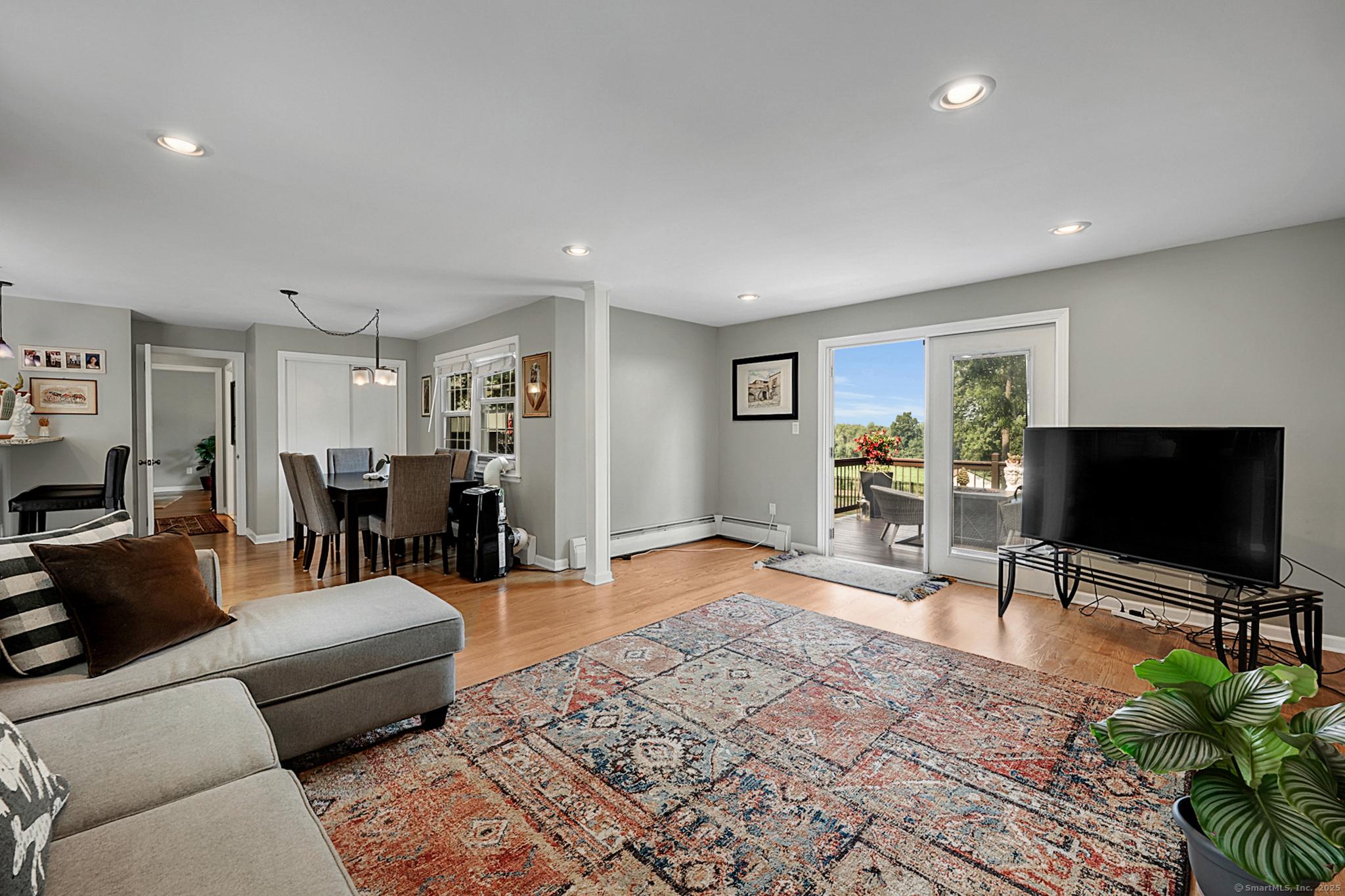 Middletown, Connecticut, 06457, United States, 4 Bedrooms Bedrooms, ,2 BathroomsBathrooms,Residential,For Sale,1920359