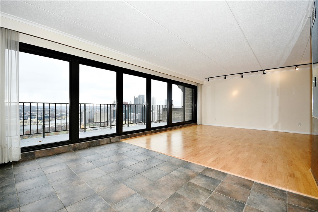 1000 Grandview Avenue Unit 401, Mt Washington, Pennsylvania, 15211, United States, 2 Bedrooms Bedrooms, ,2 BathroomsBathrooms,Residential,For Sale,1000 Grandview Avenue Unit 401,1662868
