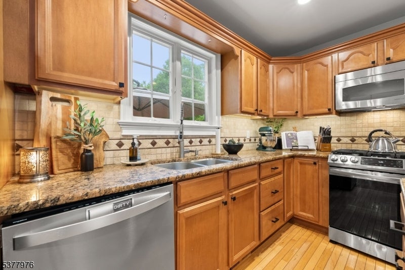 Randolph Twp., New Jersey, 07869, United States, 3 Bedrooms Bedrooms, ,2 BathroomsBathrooms,Residential,For Sale,1944786