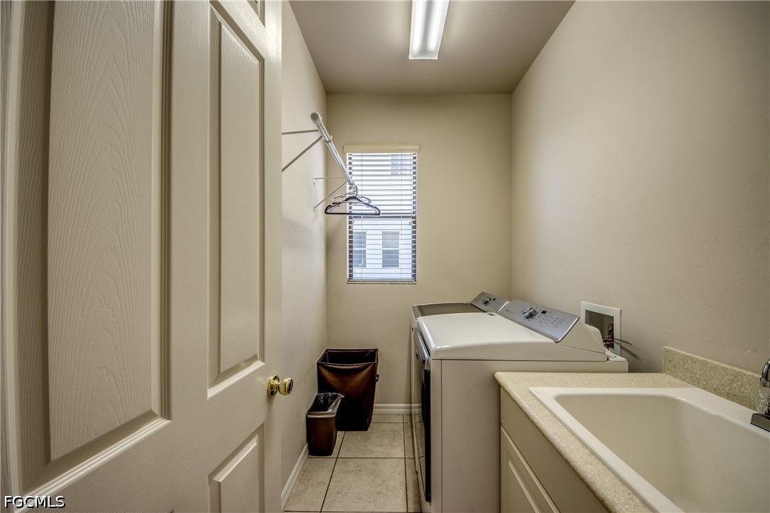 Cape Coral, Florida, 33904, United States, 6 Bedrooms Bedrooms, ,4 BathroomsBathrooms,Residential,For Sale,2006453