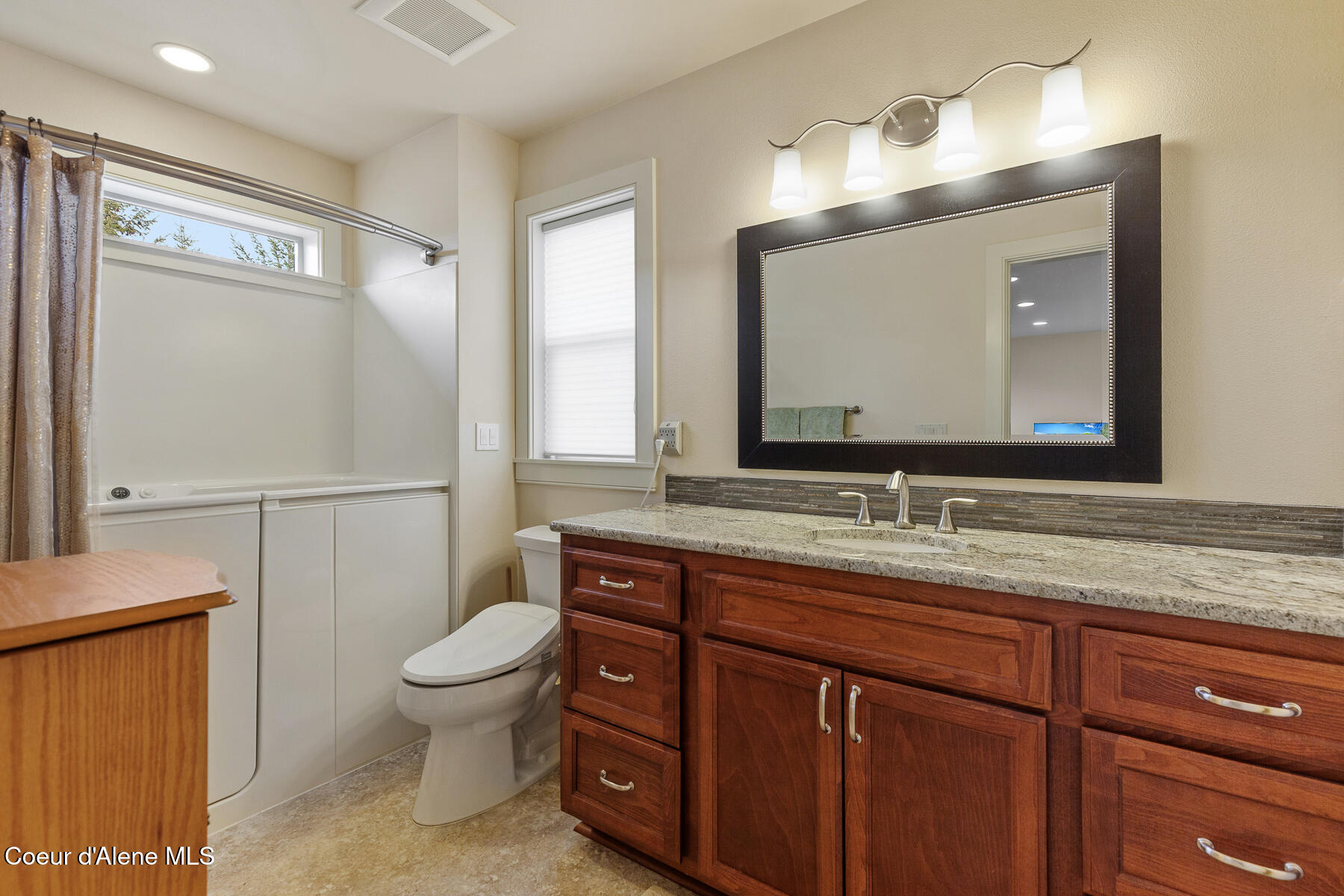 Coeur d'Alene, Idaho, 83815, United States, 2 Bedrooms Bedrooms, ,3 BathroomsBathrooms,Residential,For Sale,2010057