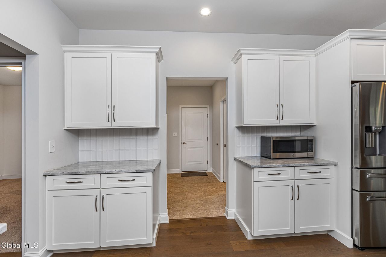 Halfmoon, New York, 12065, United States, 4 Bedrooms Bedrooms, ,3 BathroomsBathrooms,Residential,For Sale,1987891