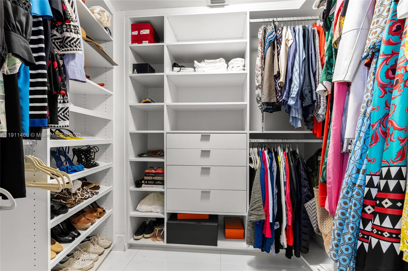 Sunny Isles Beach, Florida, 33160, United States, 3 Bedrooms Bedrooms, ,4 BathroomsBathrooms,Residential,For Sale,1991533