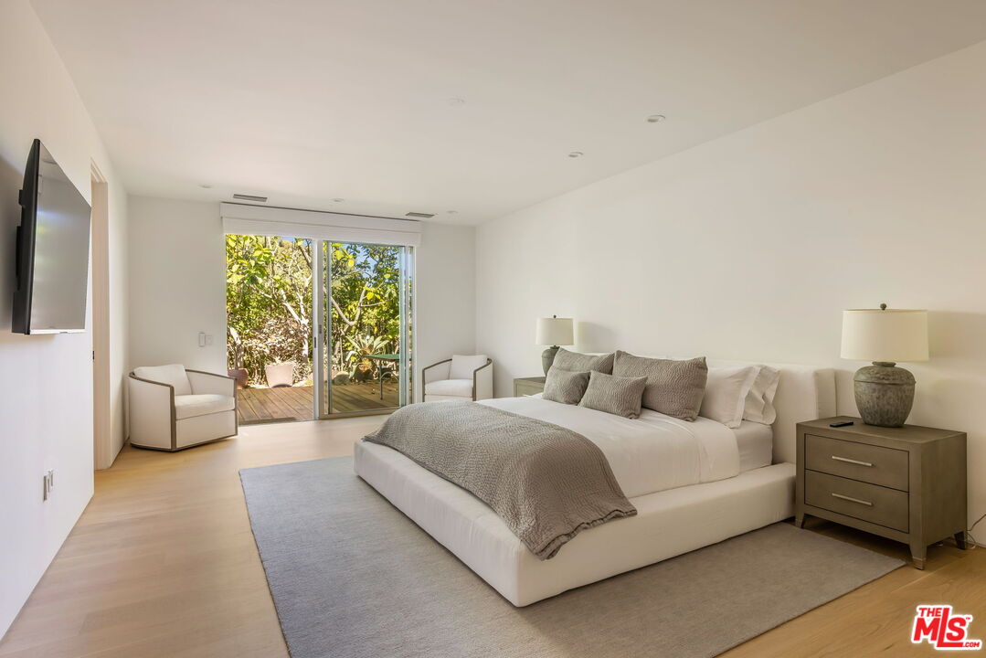 Los Angeles, California, 90049, United States, 5 Bedrooms Bedrooms, ,6 BathroomsBathrooms,Residential,For Sale,1950384