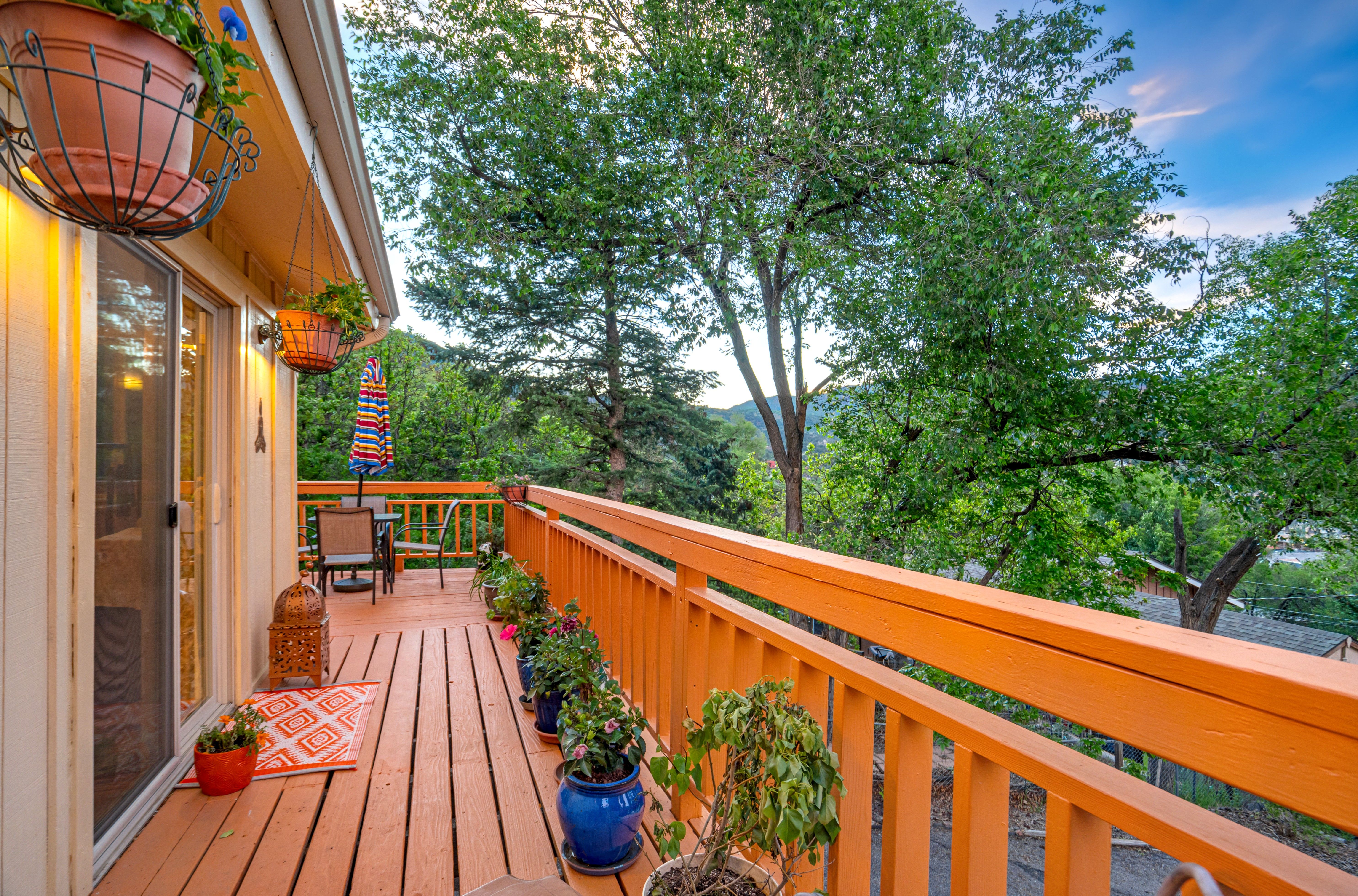  Extraordinary Mountain Retreat Perched Above the Heart of Manitou Springs - 物件實景
