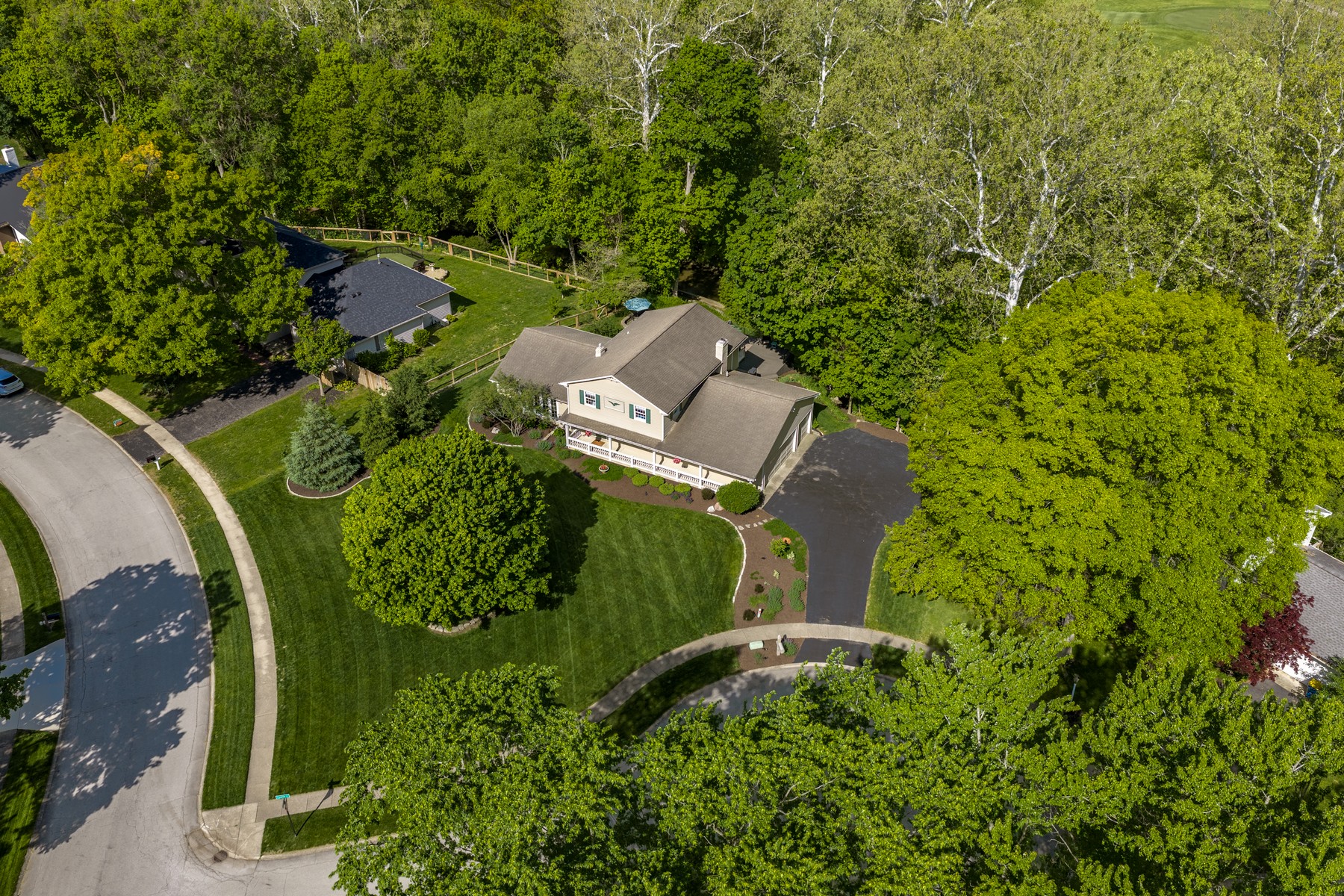  Exceptional Four Bedroom Home Set Along a Winding Creek - 物件實景
