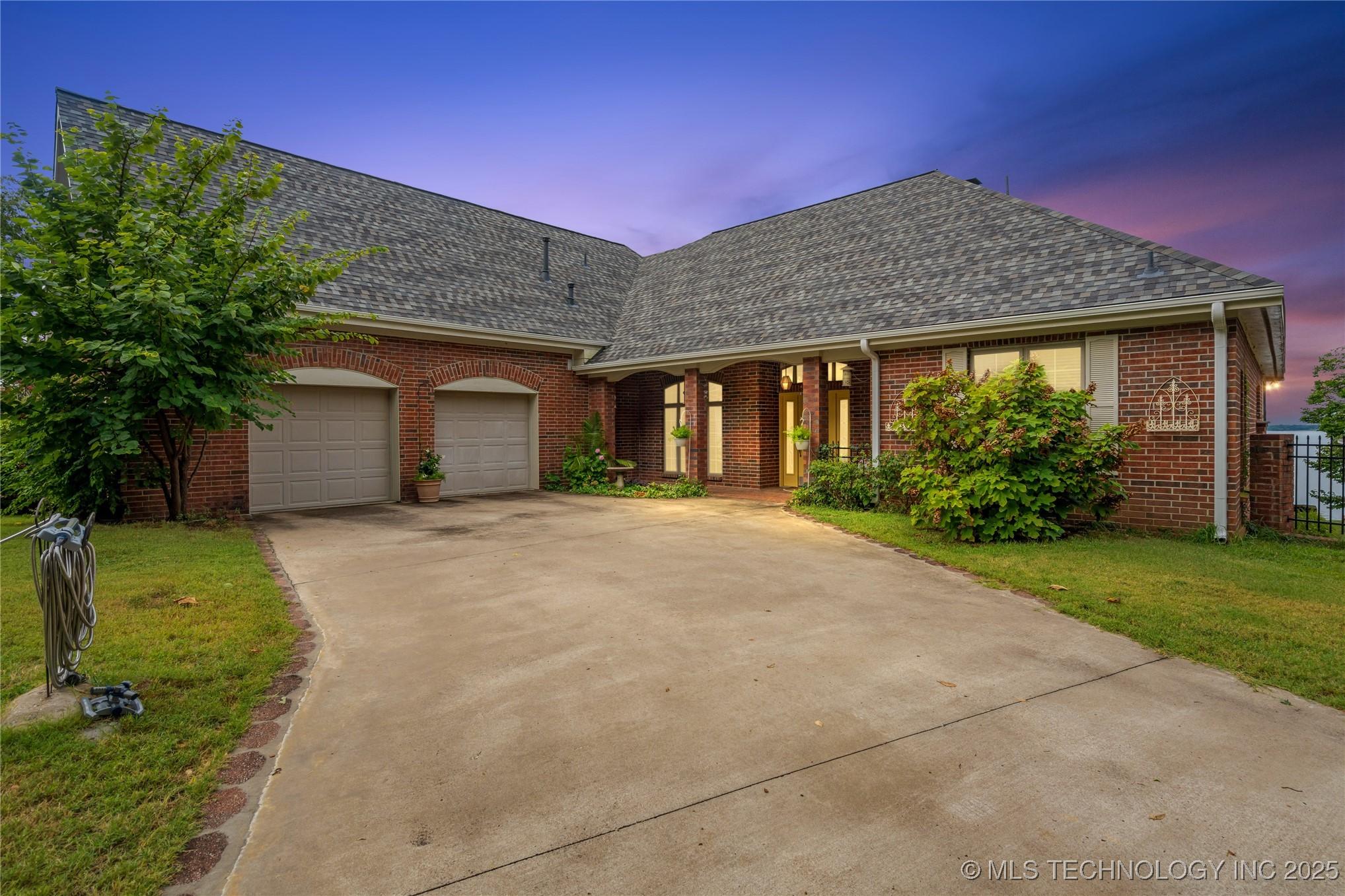 Hulbert, Oklahoma, 74441, United States, 3 Bedrooms Bedrooms, ,2 BathroomsBathrooms,Residential,For Sale,1920796