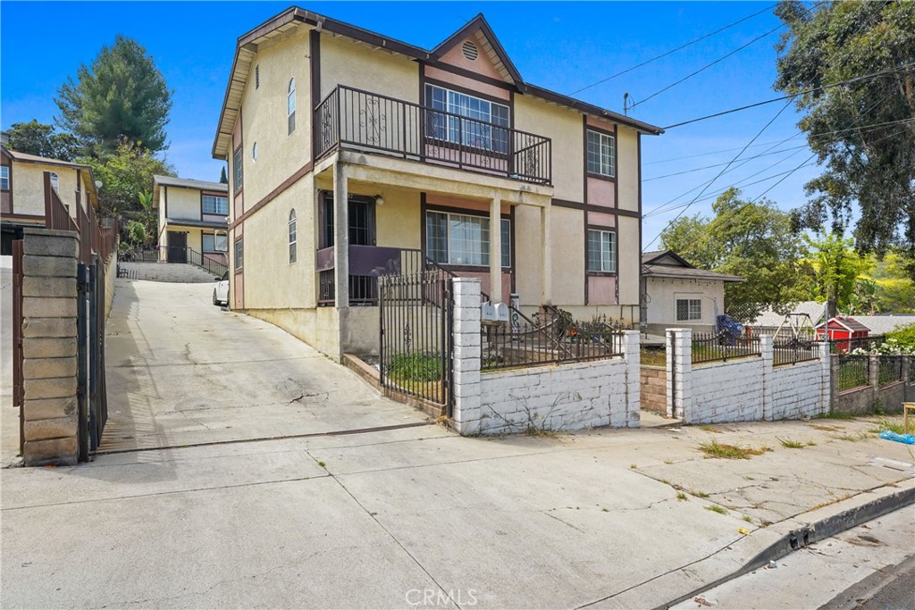 Los Angeles, California, 90032, United States, ,Residential,For Sale,1981106