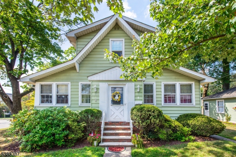 Verona Twp., New Jersey, 07044, United States, 3 Bedrooms Bedrooms, ,2 BathroomsBathrooms,Residential,For Sale,1961647