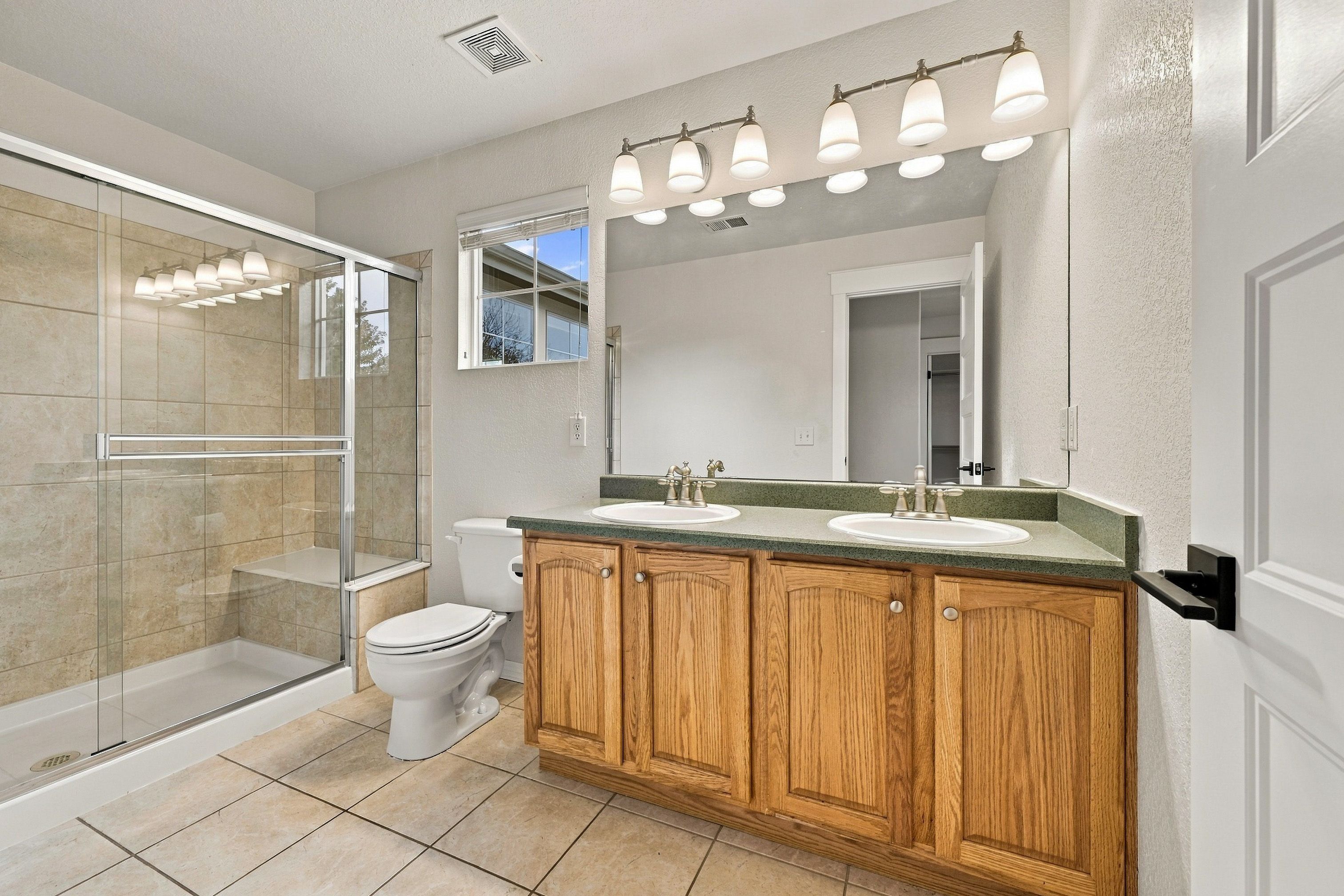  Beautifully updated and ideally located in desirable McKay Landing - 物件實景