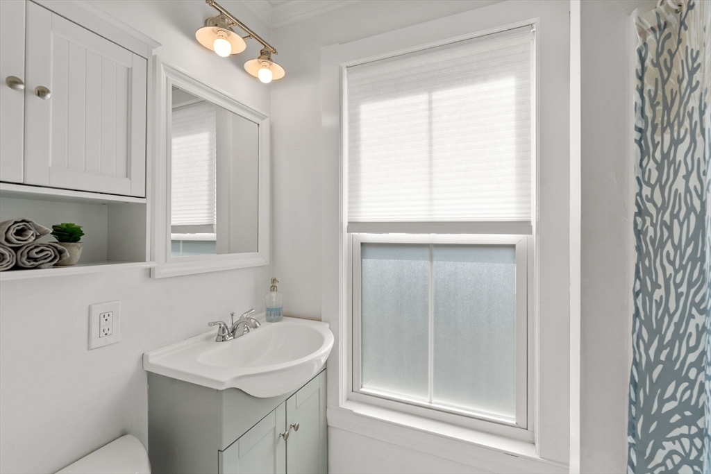 Watertown, Massachusetts, 02472, United States, 2 Bedrooms Bedrooms, ,1 BathroomBathrooms,Residential,For Sale,1950819