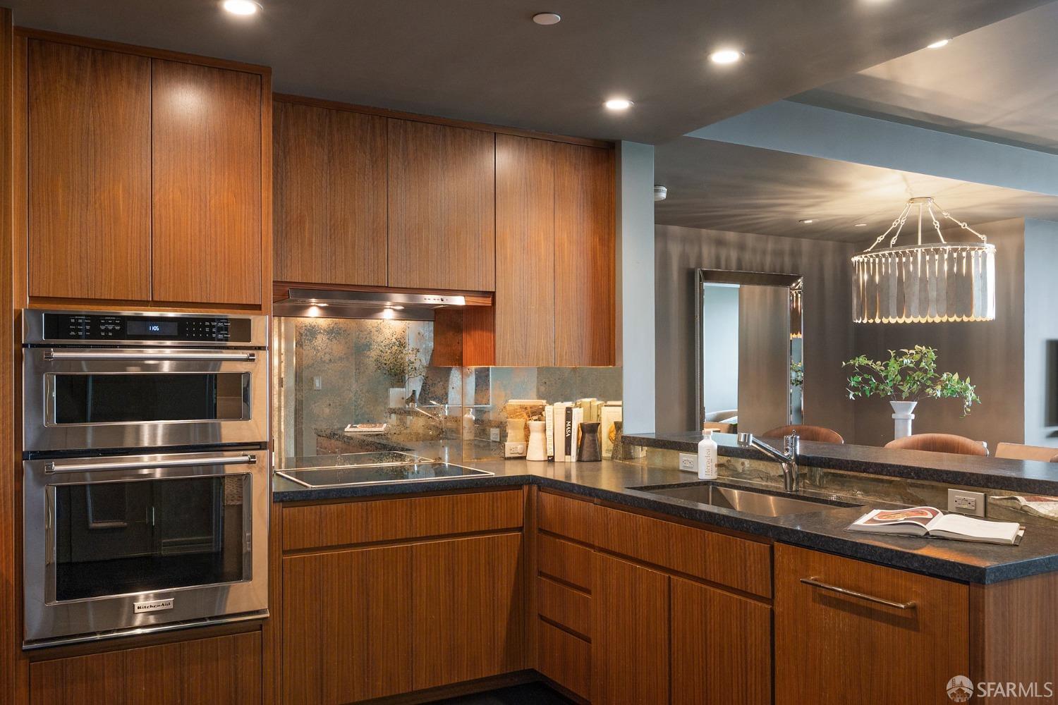 San Francisco, California, 94103, United States, 2 Bedrooms Bedrooms, ,3 BathroomsBathrooms,Residential,For Sale,1793366