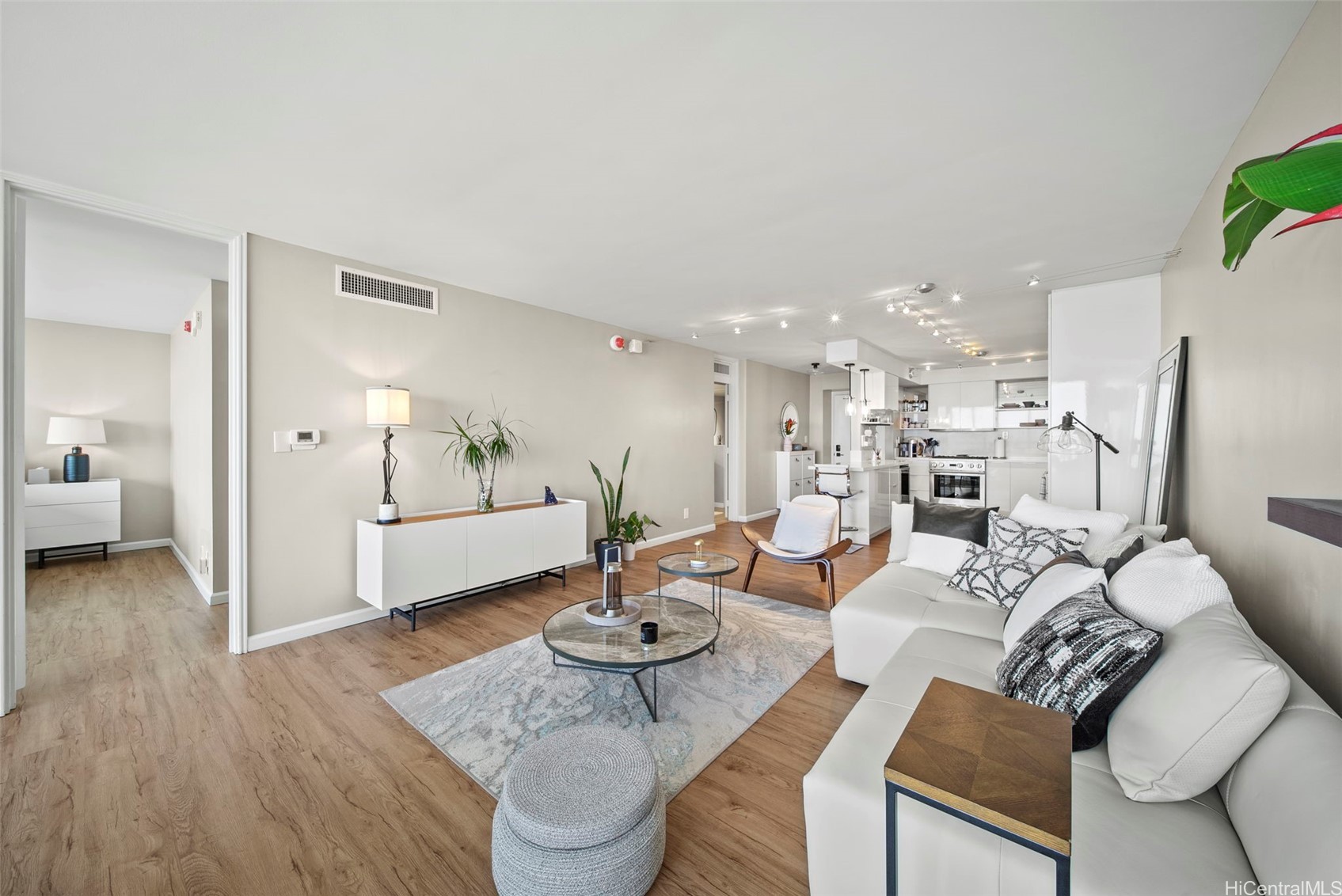 Honolulu, Hawaii, 96815, United States, 1 Bedroom Bedrooms, ,1 BathroomBathrooms,Residential,For Sale,1940342
