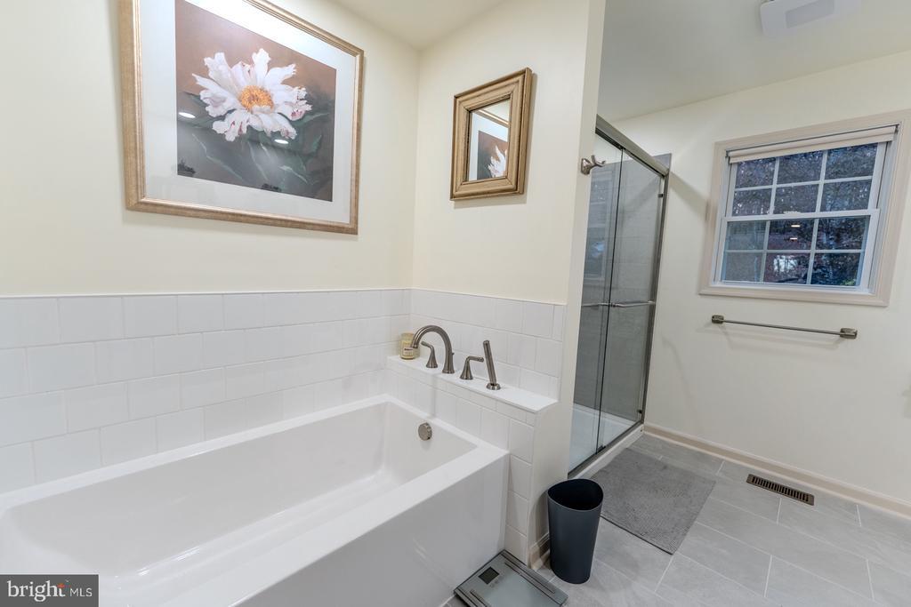 Paw Paw, West Virginia, 25434, United States, 3 Bedrooms Bedrooms, ,3 BathroomsBathrooms,Residential,For Sale,1989238