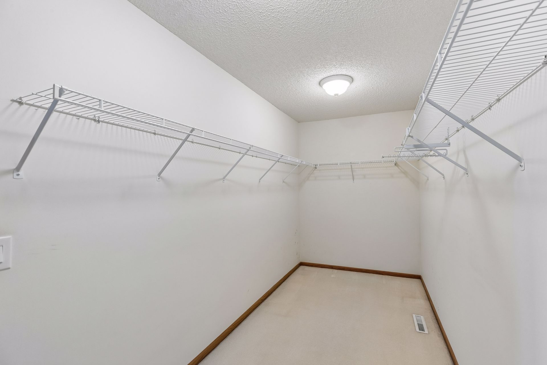  Meticulously Maintained Executive Home Near Parks and Trails - 物件實景