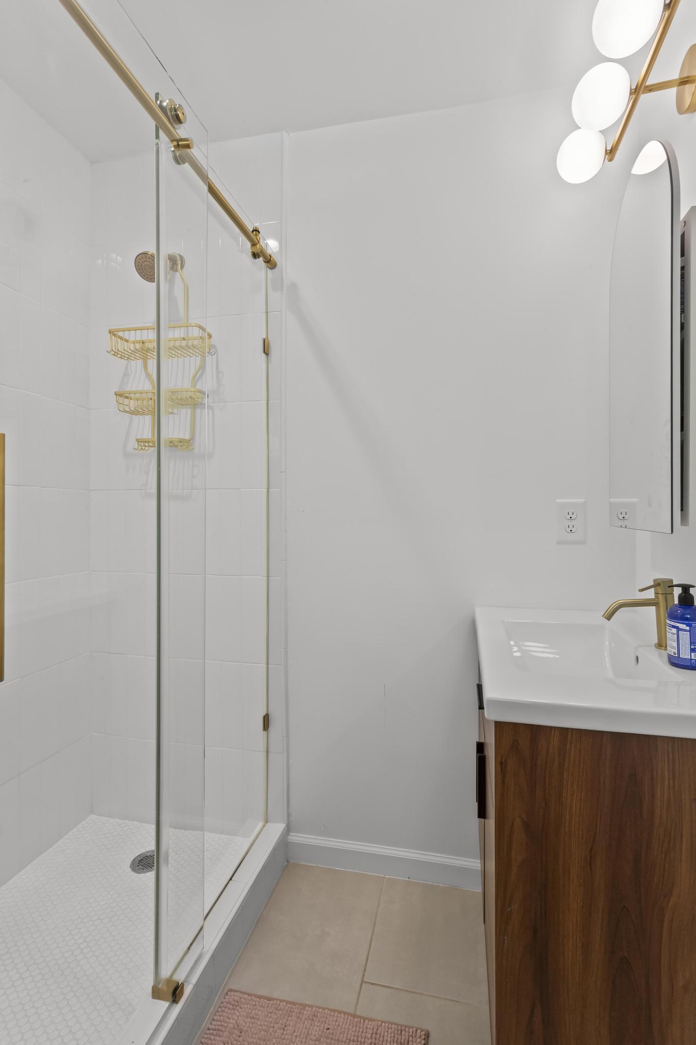  Thoughtfully Designed, Fully Renovated Home - 物件實景