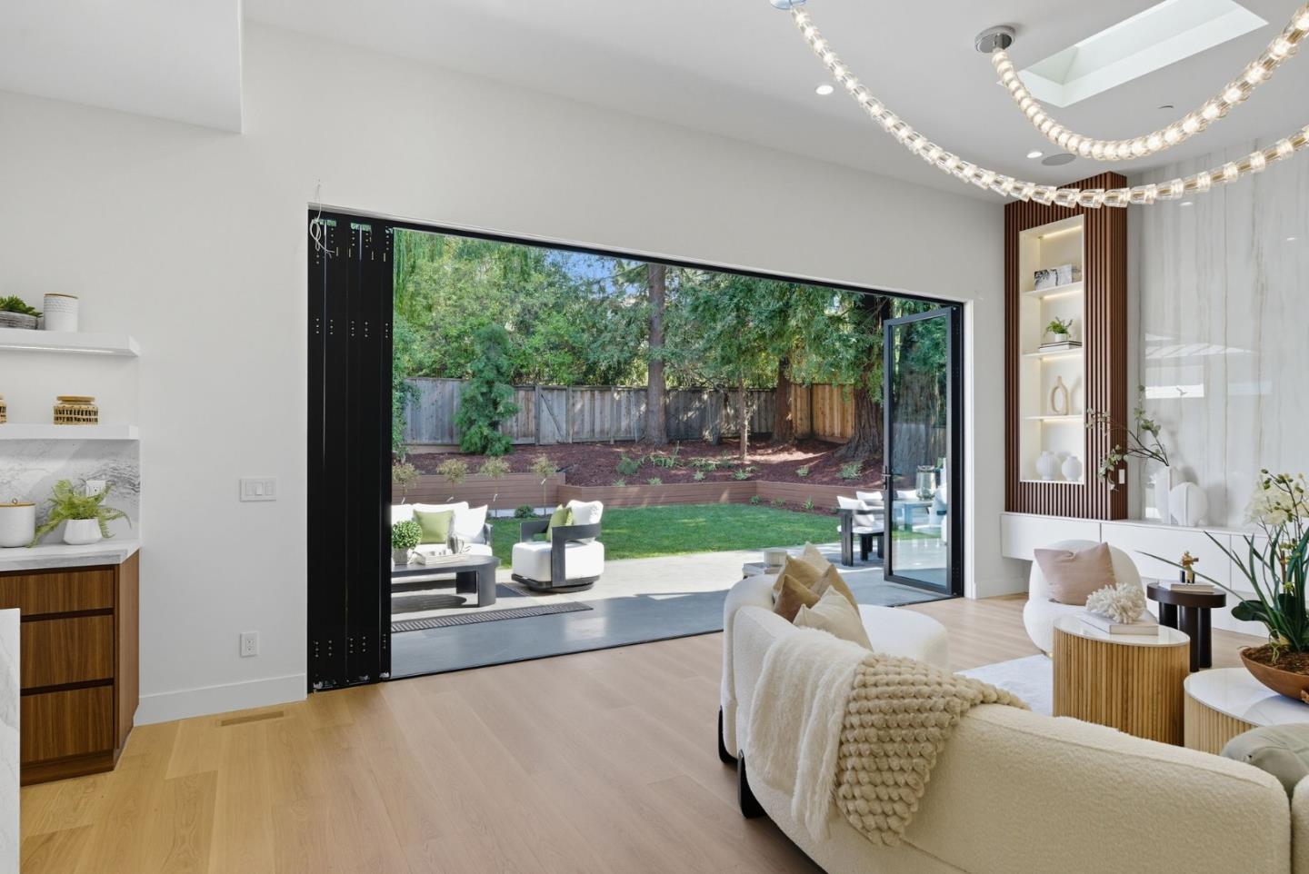 Menlo Park, California, 94025, United States, 6 Bedrooms Bedrooms, ,7 BathroomsBathrooms,Residential,For Sale,1947482