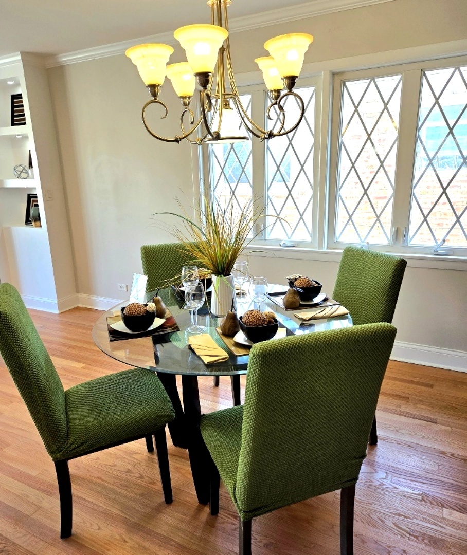 Chicago, Illinois, 60656, United States, 2 Bedrooms Bedrooms, ,2 BathroomsBathrooms,Residential,For Sale,2028341