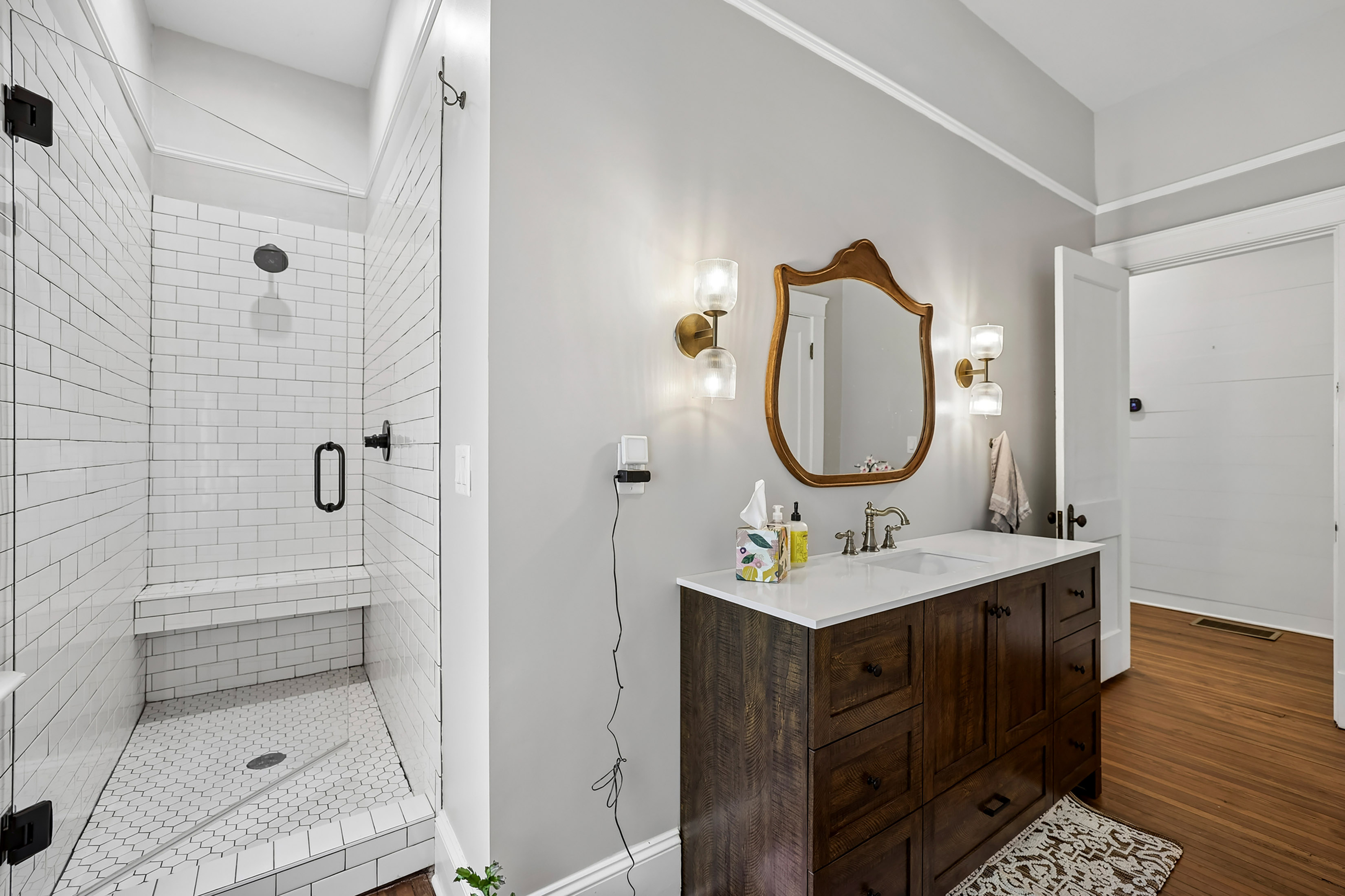  Renovated Bungalow Blends Historic Atlanta Character with Modern Luxury - 物件實景