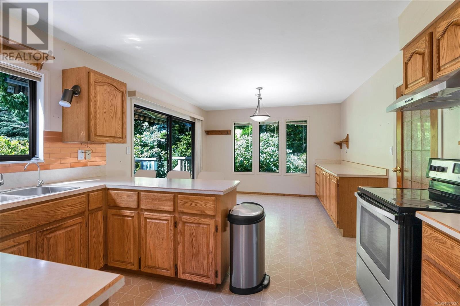 SAANICH, British Columbia, V8Y 1A9, CA, 4 Bedrooms Bedrooms, ,3 BathroomsBathrooms,Residential,For Sale,1901029