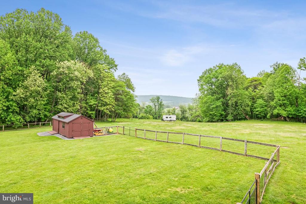 Hillsboro, Virginia, 20132, United States, 2 Bedrooms Bedrooms, ,2 BathroomsBathrooms,Residential,For Sale,1798286