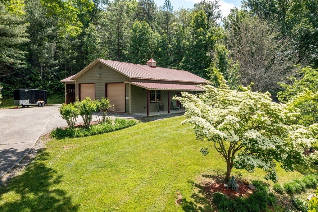 Hayesville, North Carolina, 28904, United States, 4 Bedrooms Bedrooms, ,4 BathroomsBathrooms,Residential,For Sale,1879650