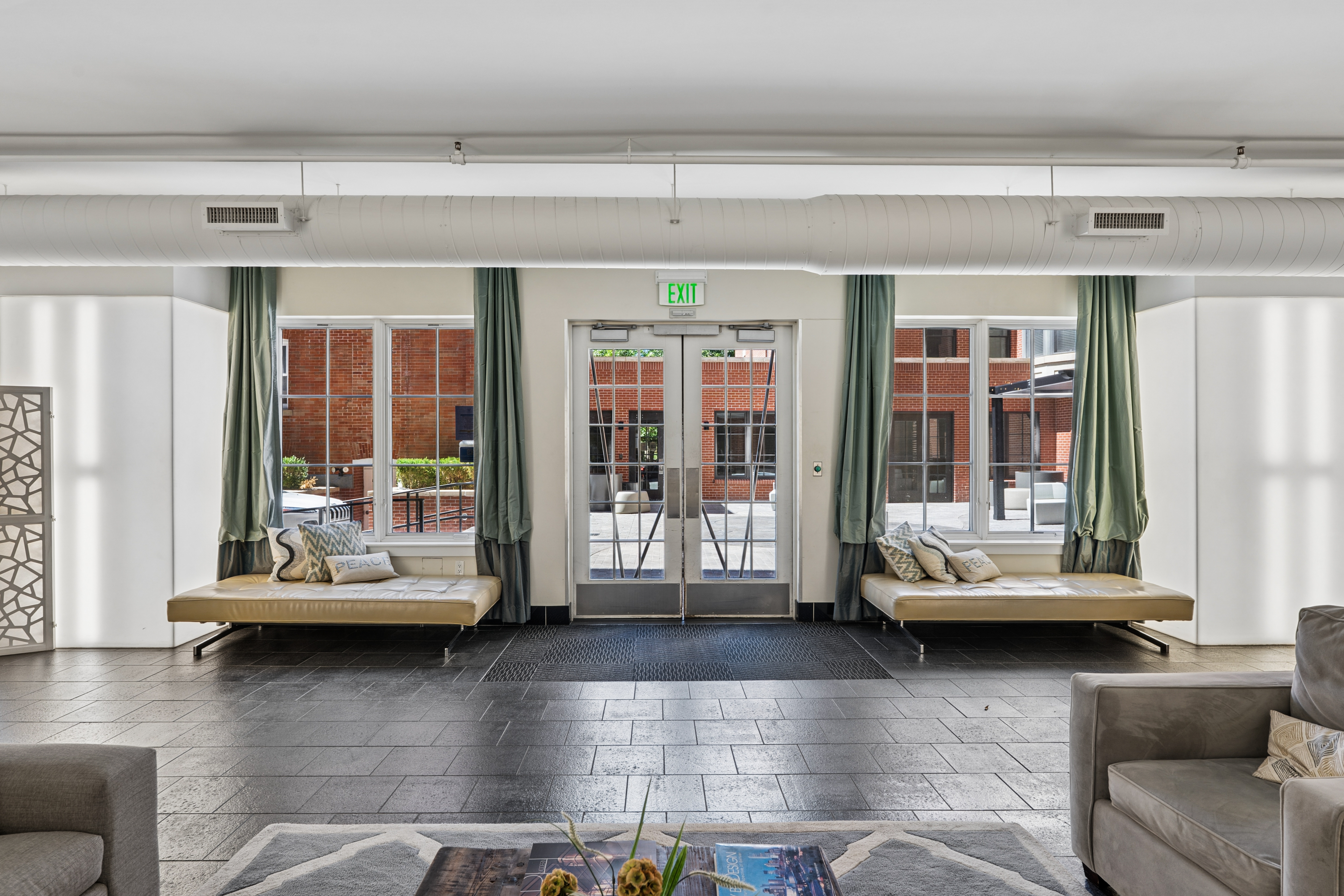 Beautifully Updated 2-Bedrooom Condo - 物件實景