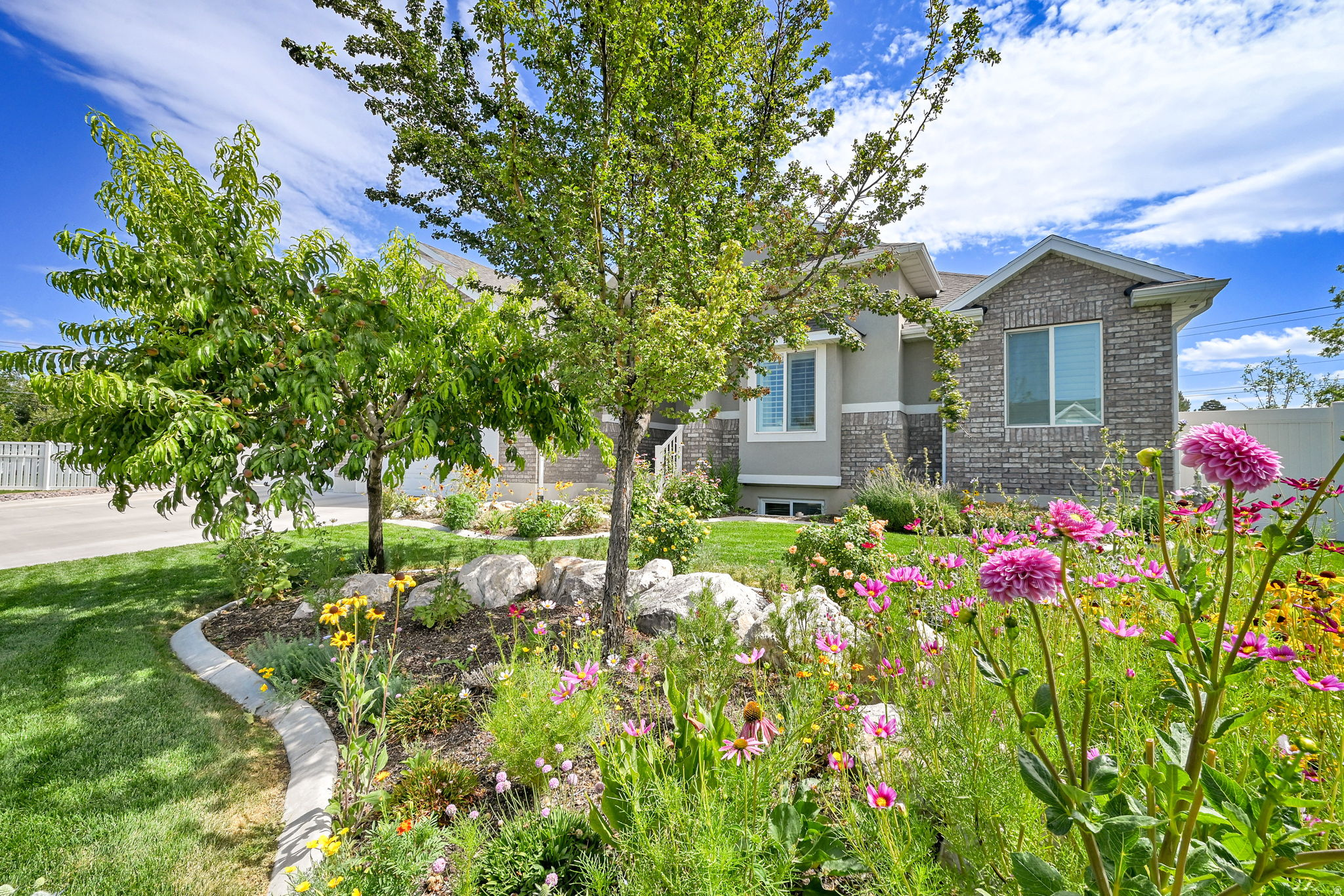 Syracuse, Utah, 84075, United States, 5 Bedrooms Bedrooms, ,3 BathroomsBathrooms,Residential,For Sale,2003414