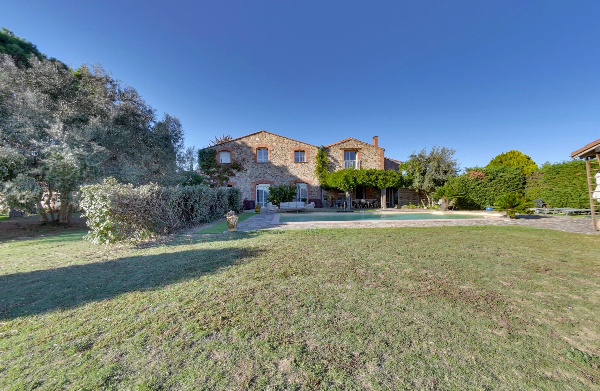 Thuir, Occitanie, 66300, FR, 5 Bedrooms Bedrooms, ,2 BathroomsBathrooms,Residential,For Sale,1991198