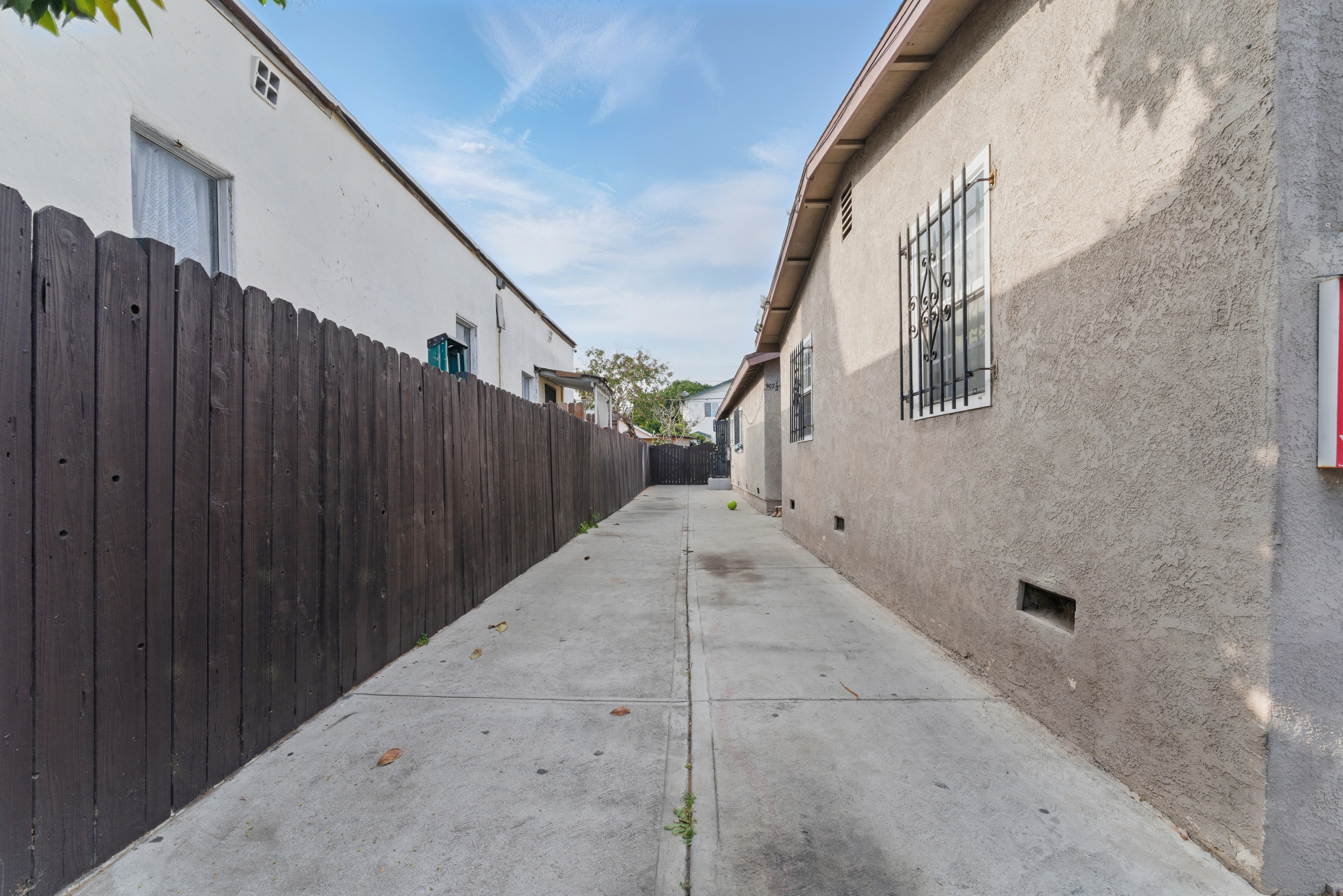 Los Angeles, California, 90059, United States, 5 Bedrooms Bedrooms, ,3 BathroomsBathrooms,Residential,For Sale,1934948