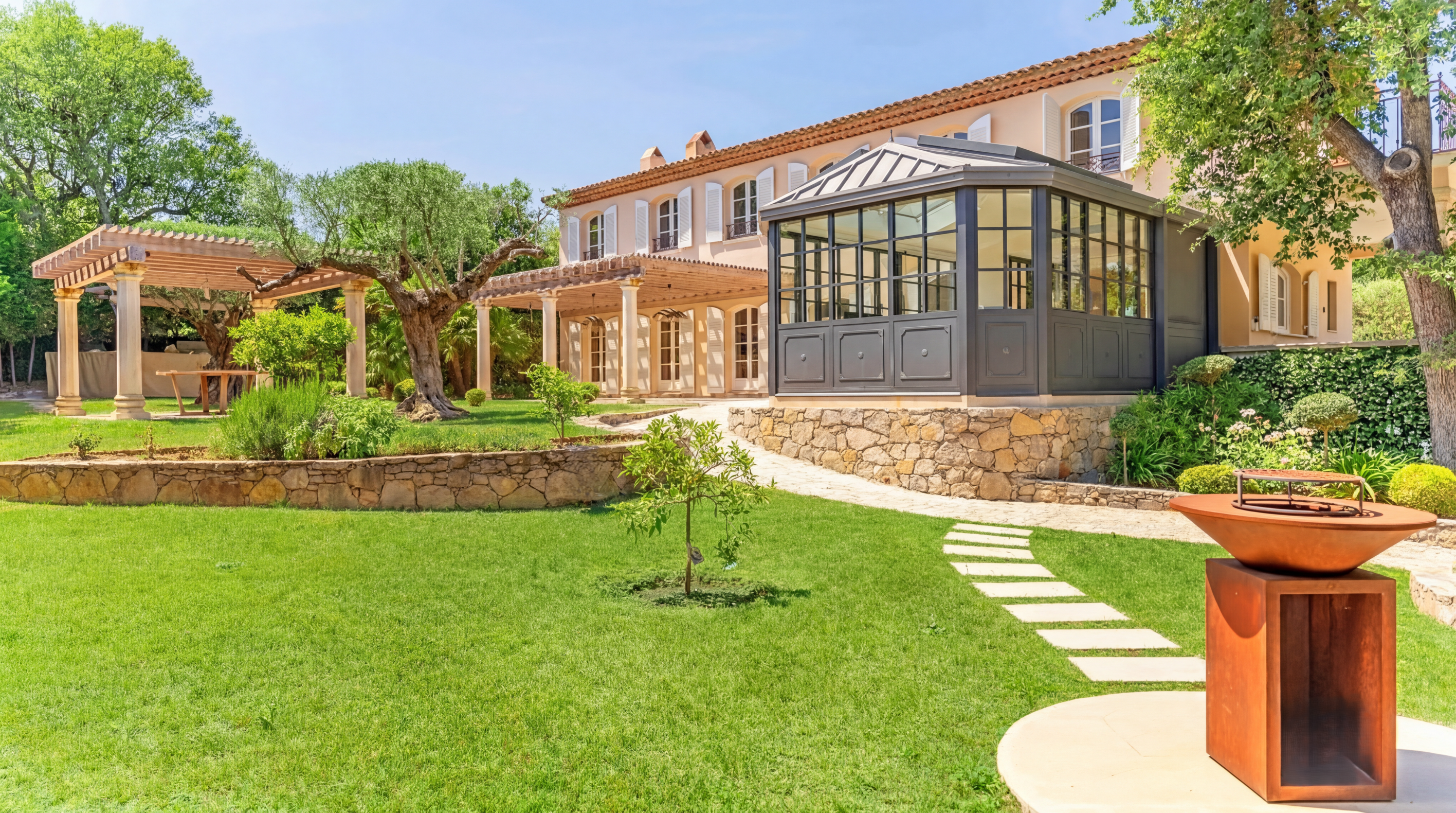  Grimaud villa de charme avec piscine, cinq chambres et grand jardin proche des … - 物件實景