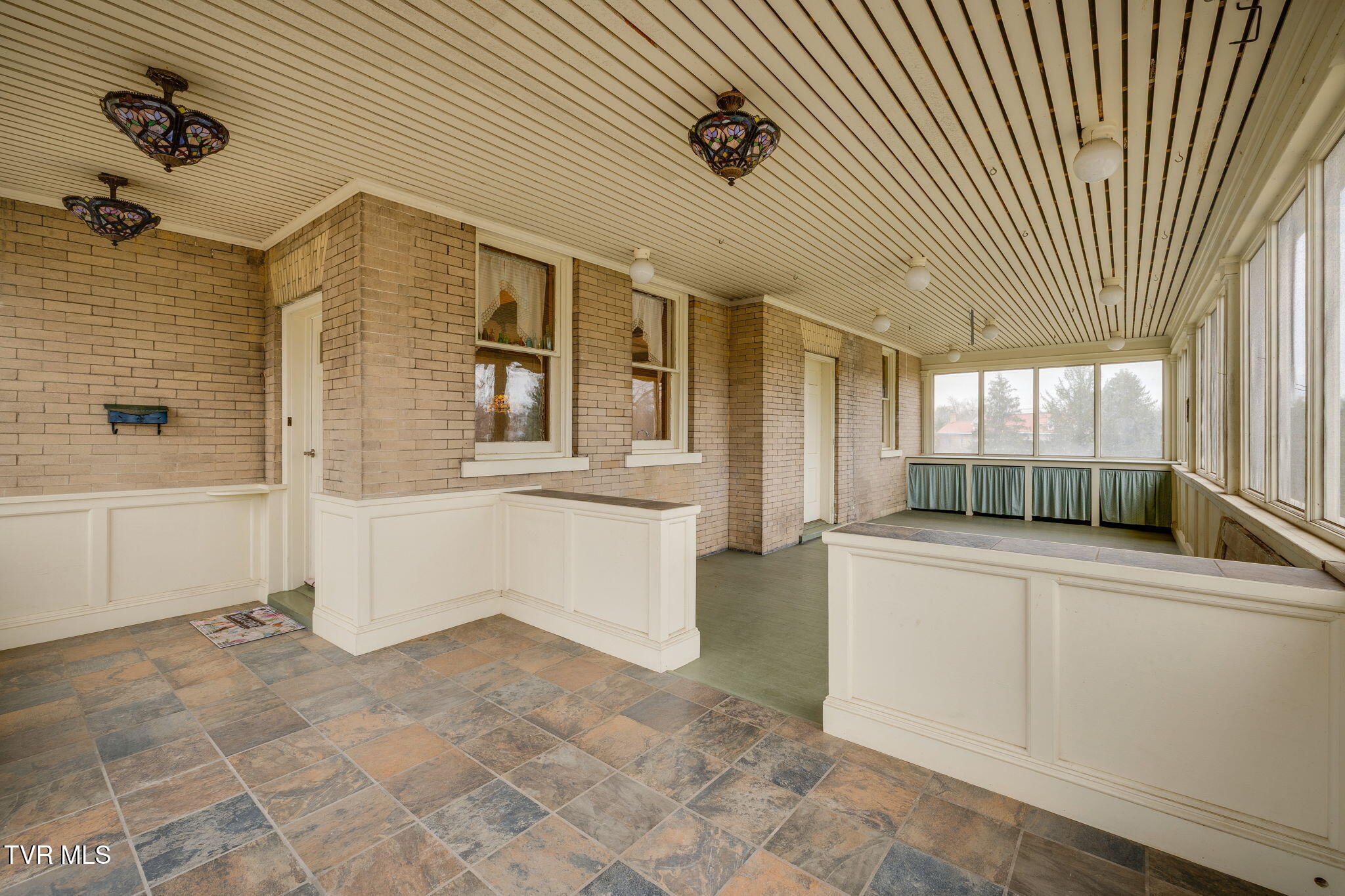 Bristol, Tennessee, 37620, United States, 4 Bedrooms Bedrooms, ,5 BathroomsBathrooms,Residential,For Sale,2005262