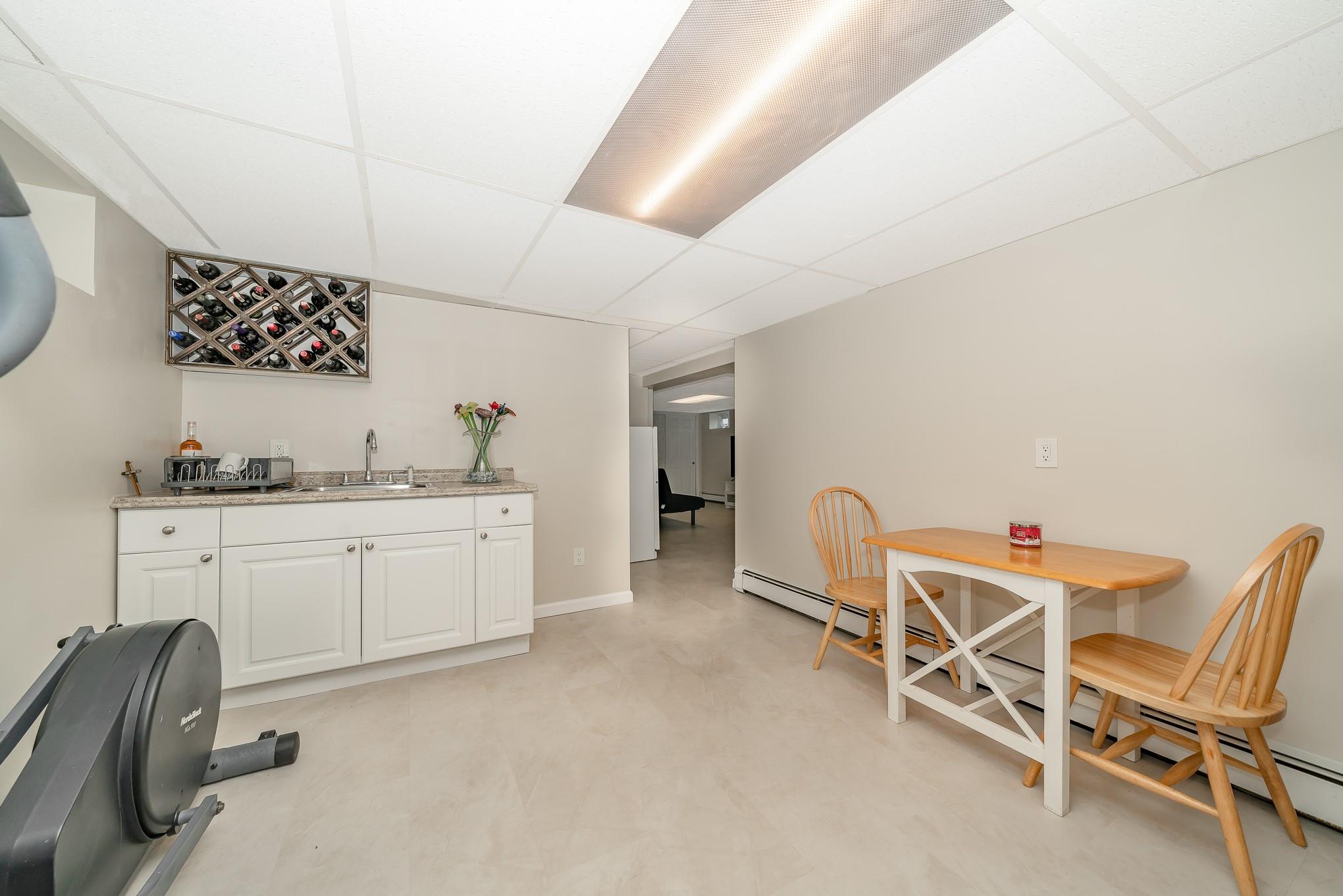 Franklin Square, New York, 11010, United States, 5 Bedrooms Bedrooms, ,2 BathroomsBathrooms,Residential,For Sale,1974579