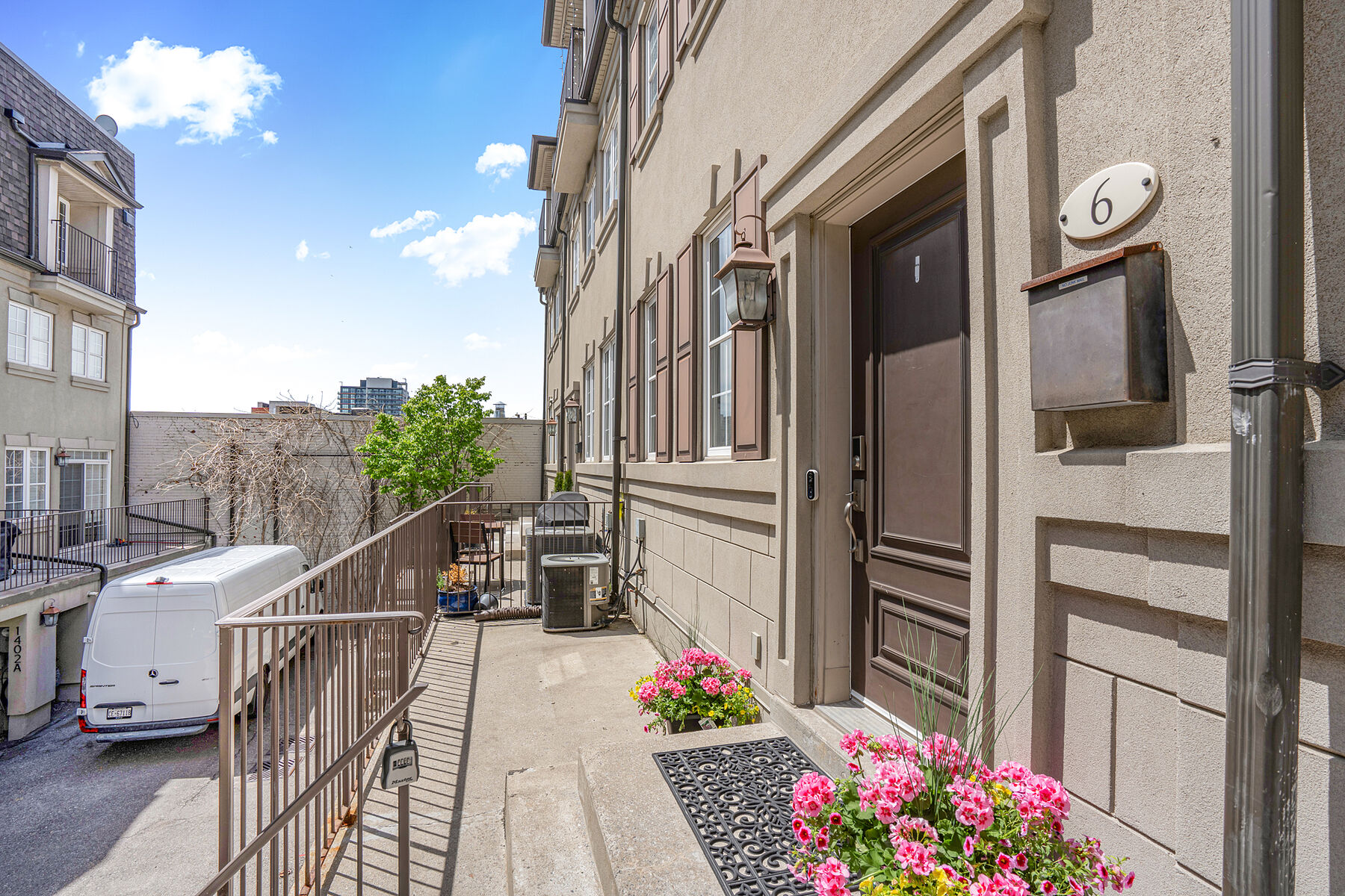  Rare Forest Hill Townhome - 物件實景