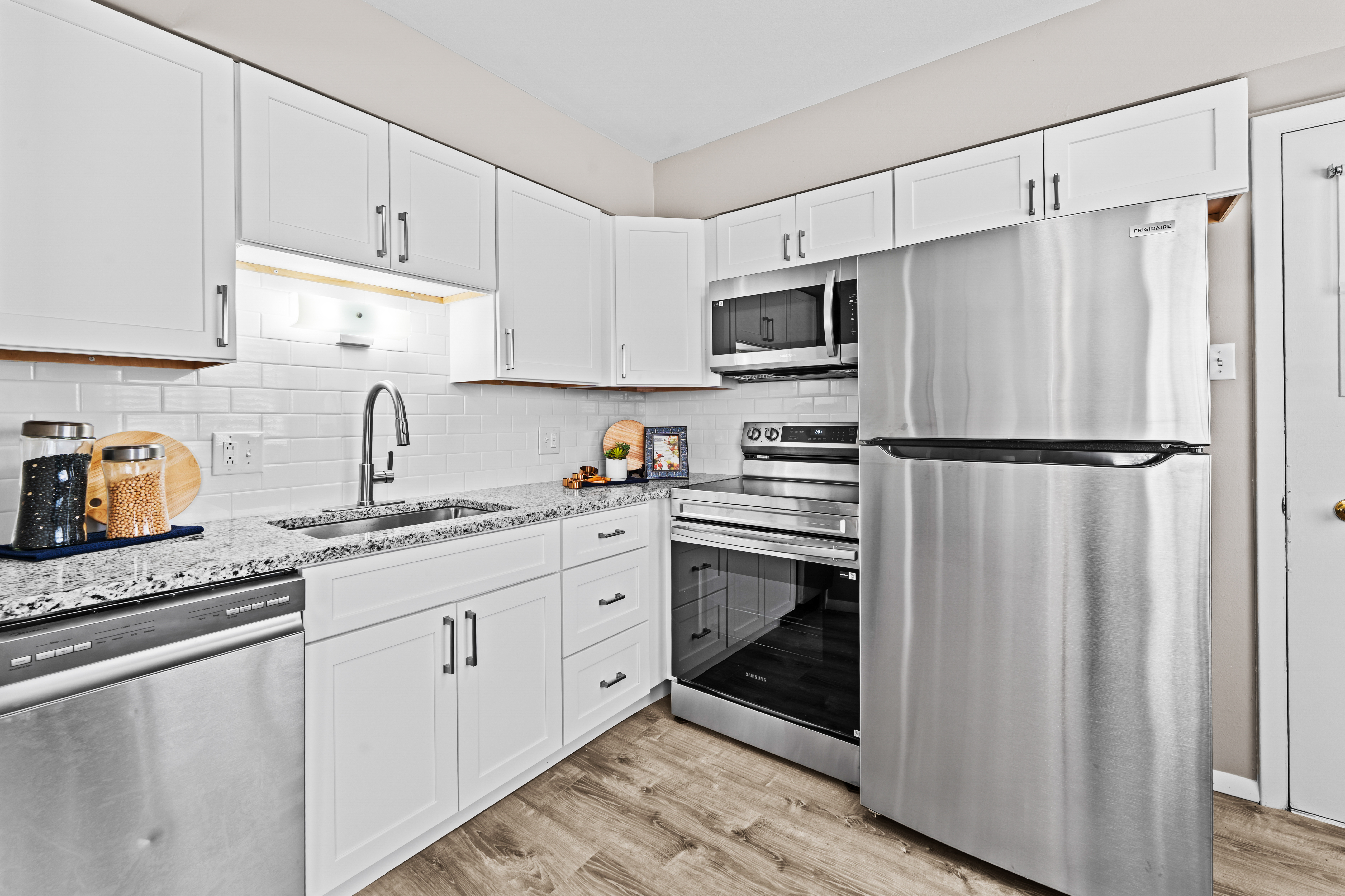  Move-In Ready Ground-Floor Condo in Mehlville School District - 物件實景