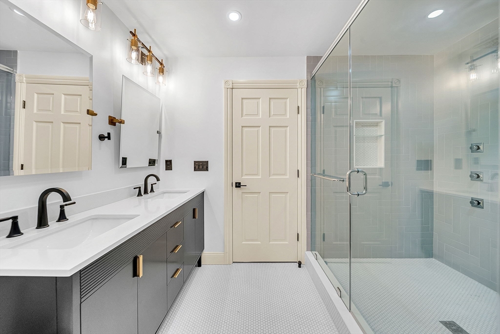 Wellesley, Massachusetts, 02481, United States, 5 Bedrooms Bedrooms, ,5 BathroomsBathrooms,Residential,For Sale,2001745