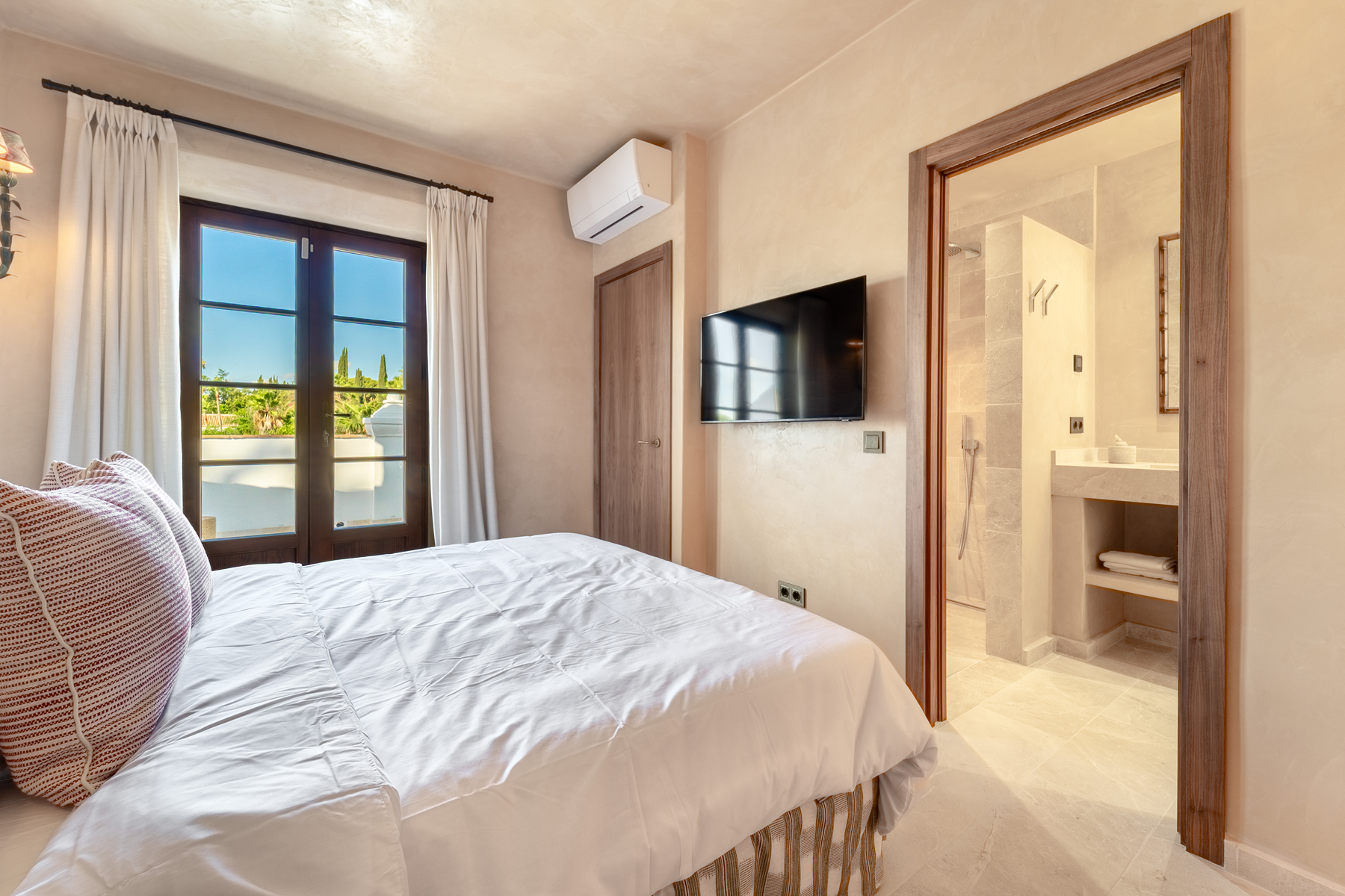 Artisan Masterpiece in an Exclusive Golden Mile Community - 物件實景