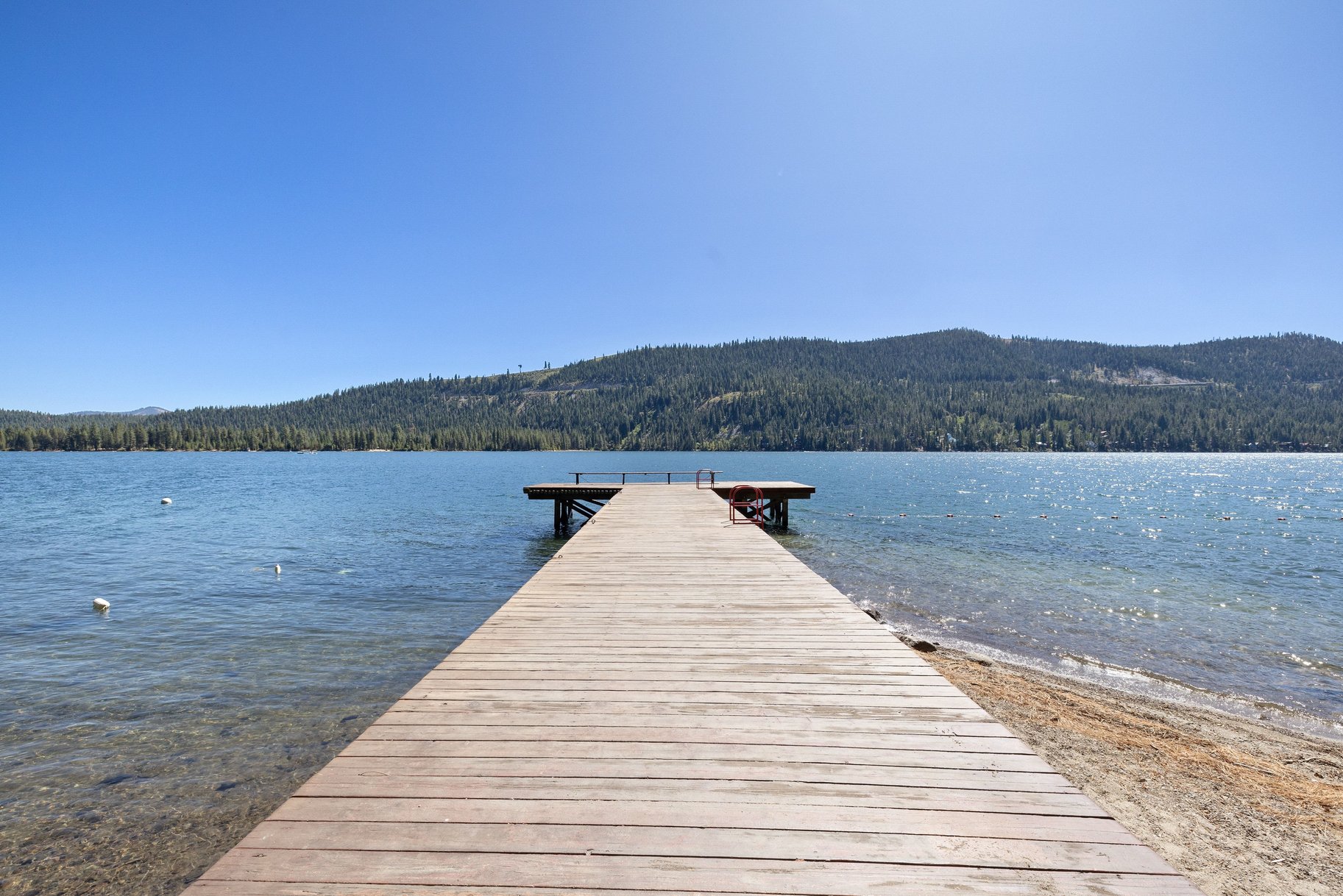  Rare Donner Tract home with private beach and pier access. - 物件實景