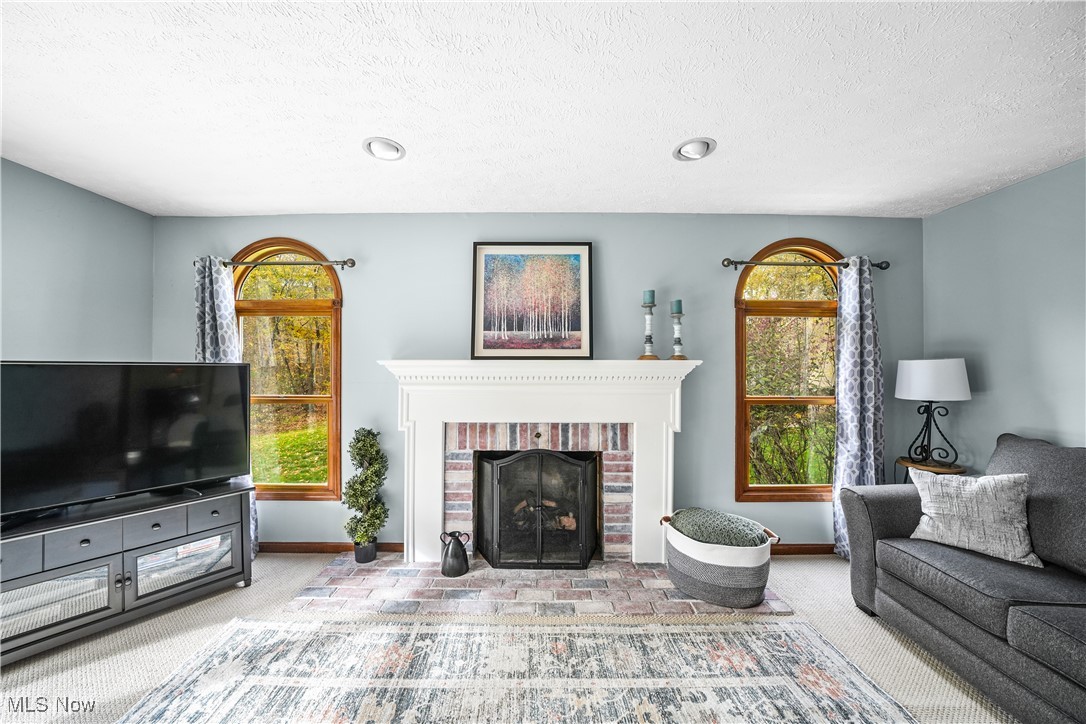 Aurora, Ohio, 44202, United States, 4 Bedrooms Bedrooms, ,4 BathroomsBathrooms,Residential,For Sale,1987791