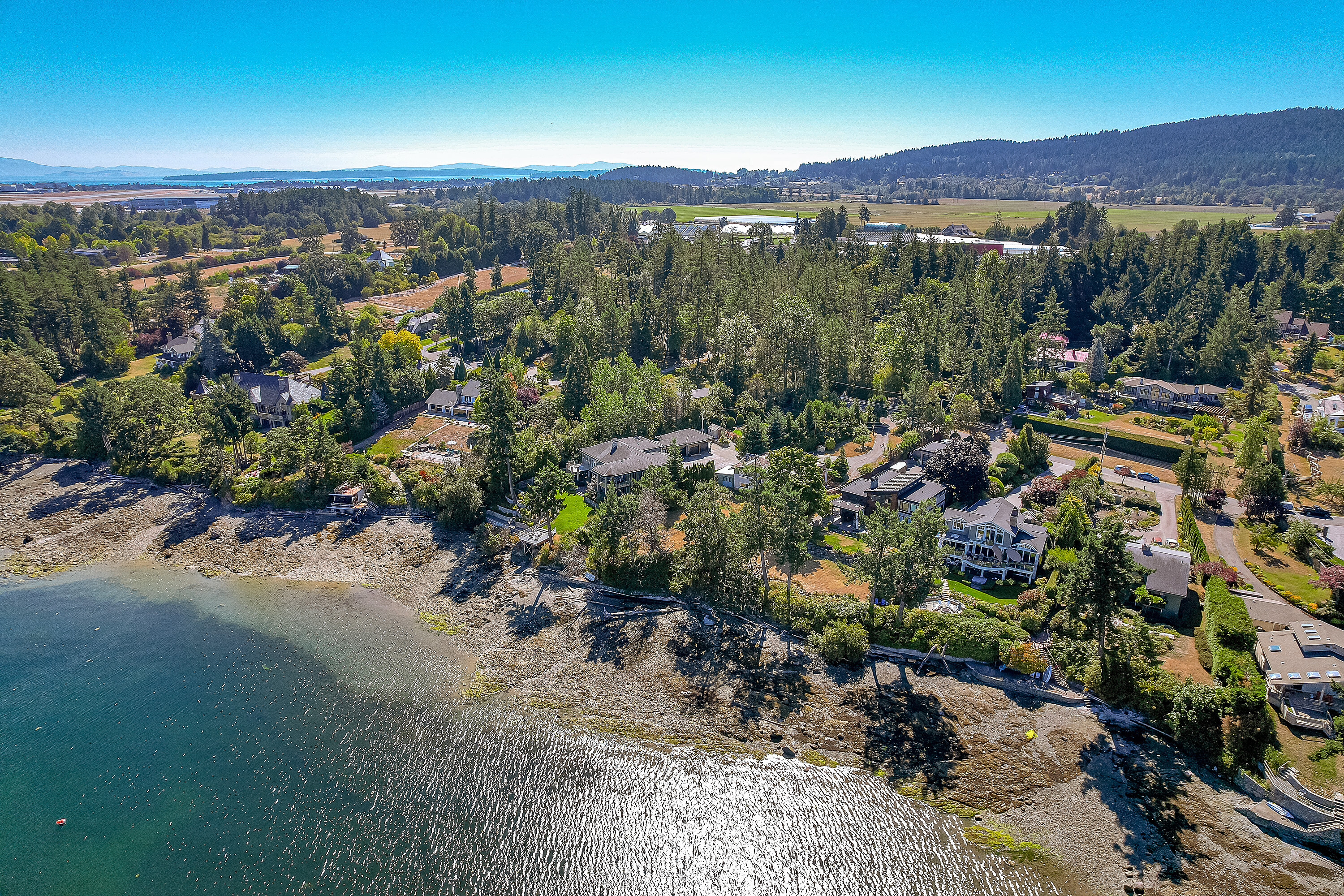  Prime Waterfront Home - 物件實景