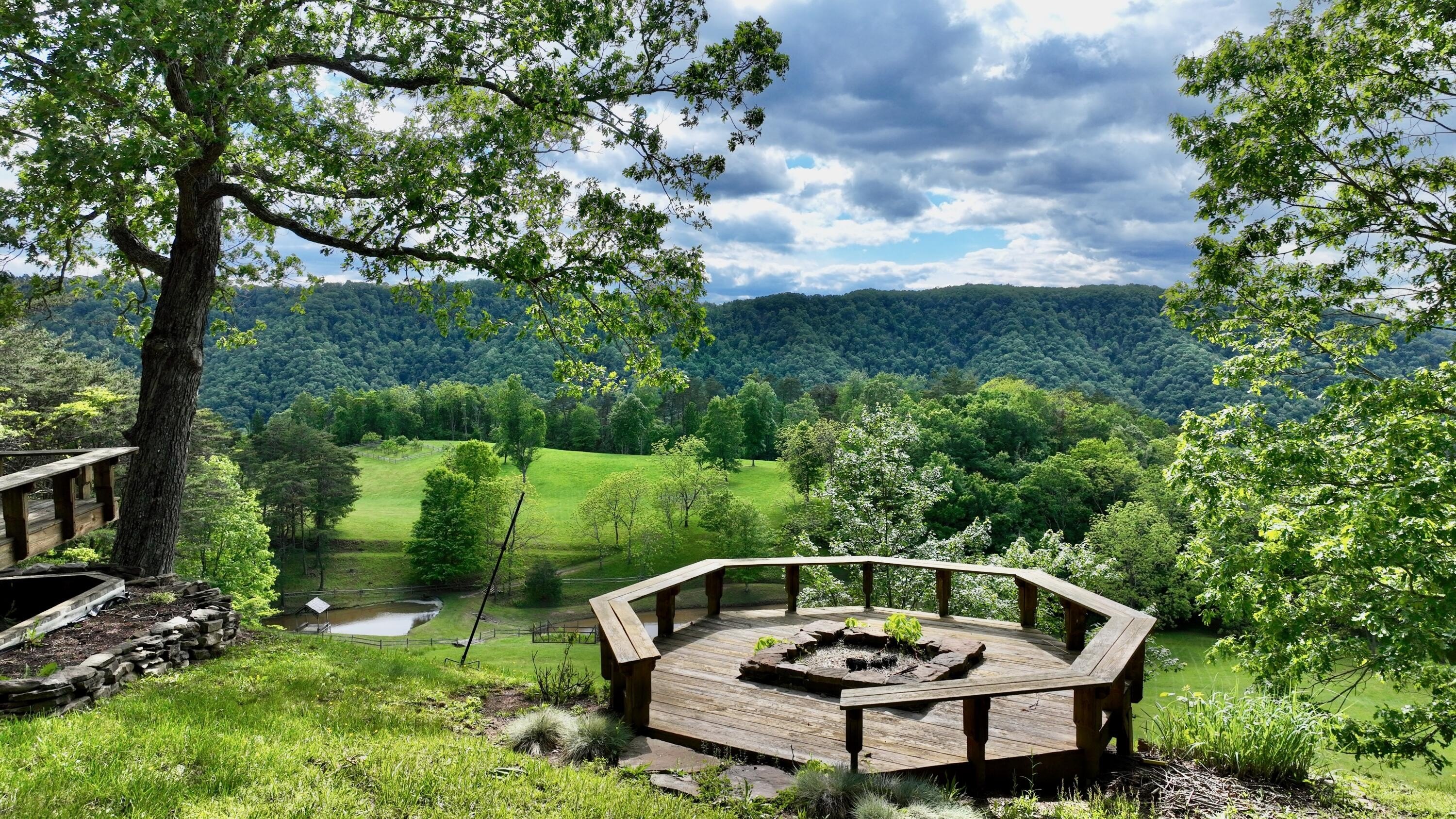 Hinton, West Virginia, 25951, United States, 3 Bedrooms Bedrooms, ,2 BathroomsBathrooms,Residential,For Sale,1847106